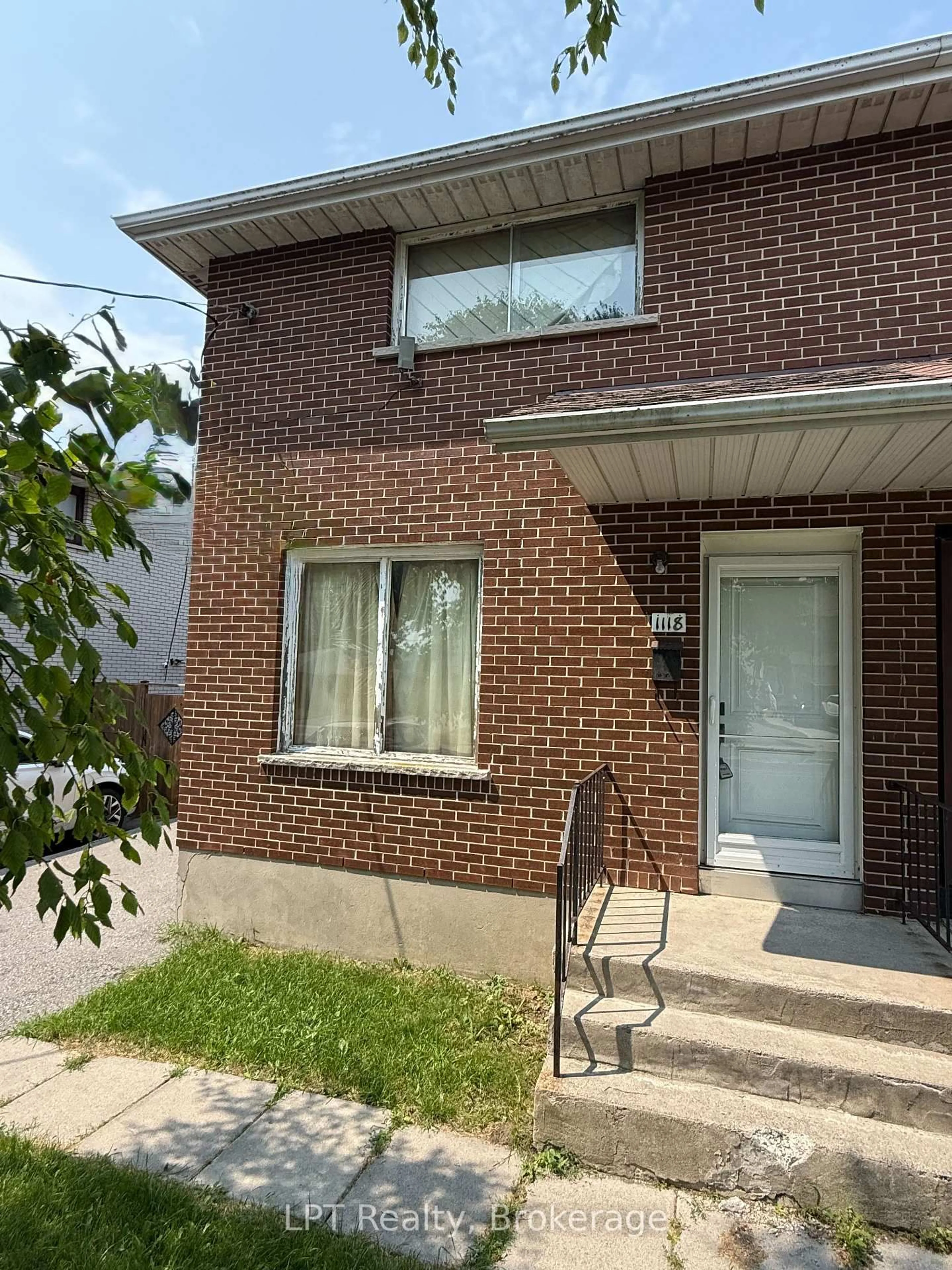 Home with brick exterior material, street for 1118 Cedar St, Oshawa Ontario L1J 3S1