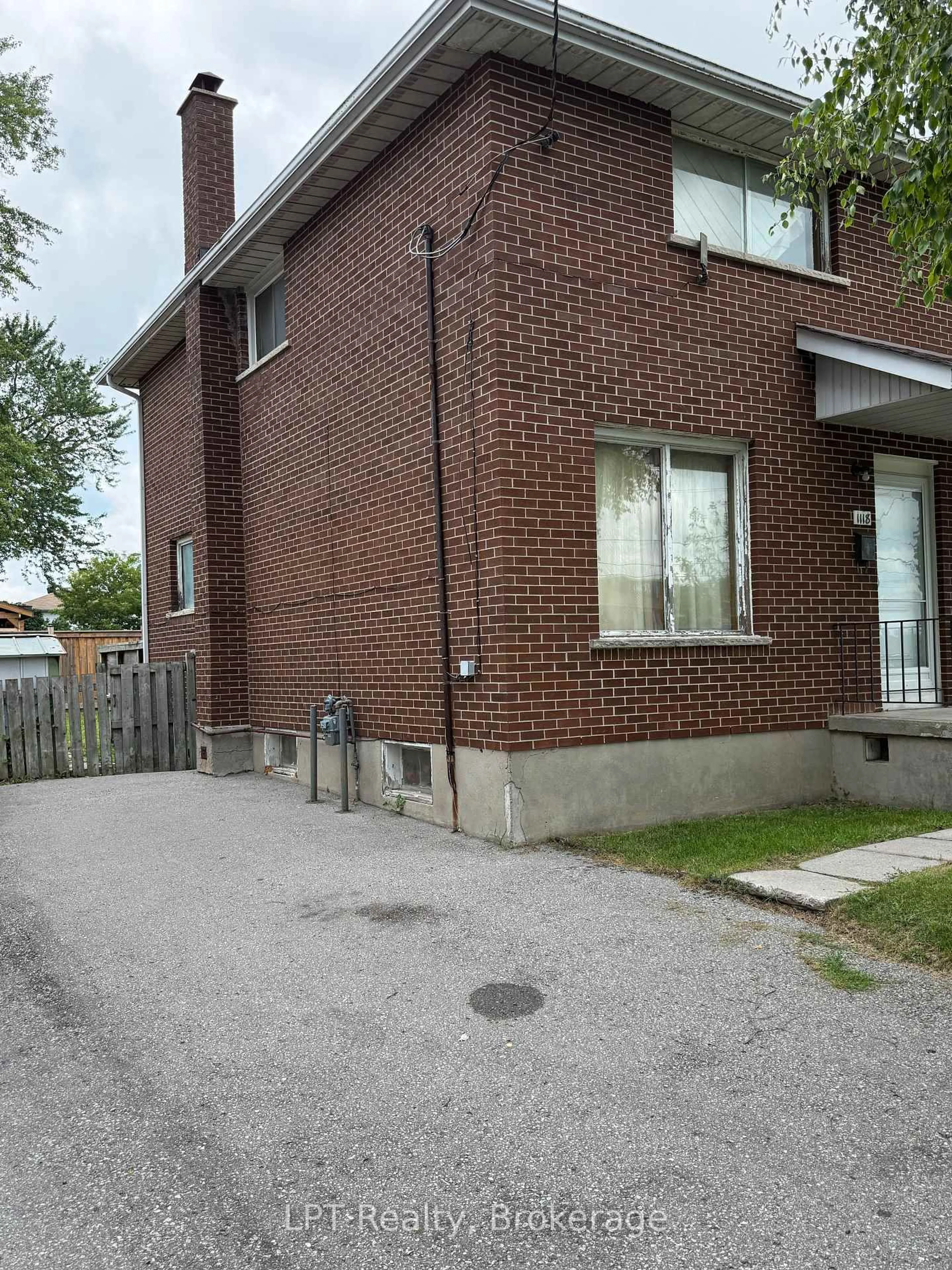 Unknown for 1118 Cedar St, Oshawa Ontario L1J 3S1