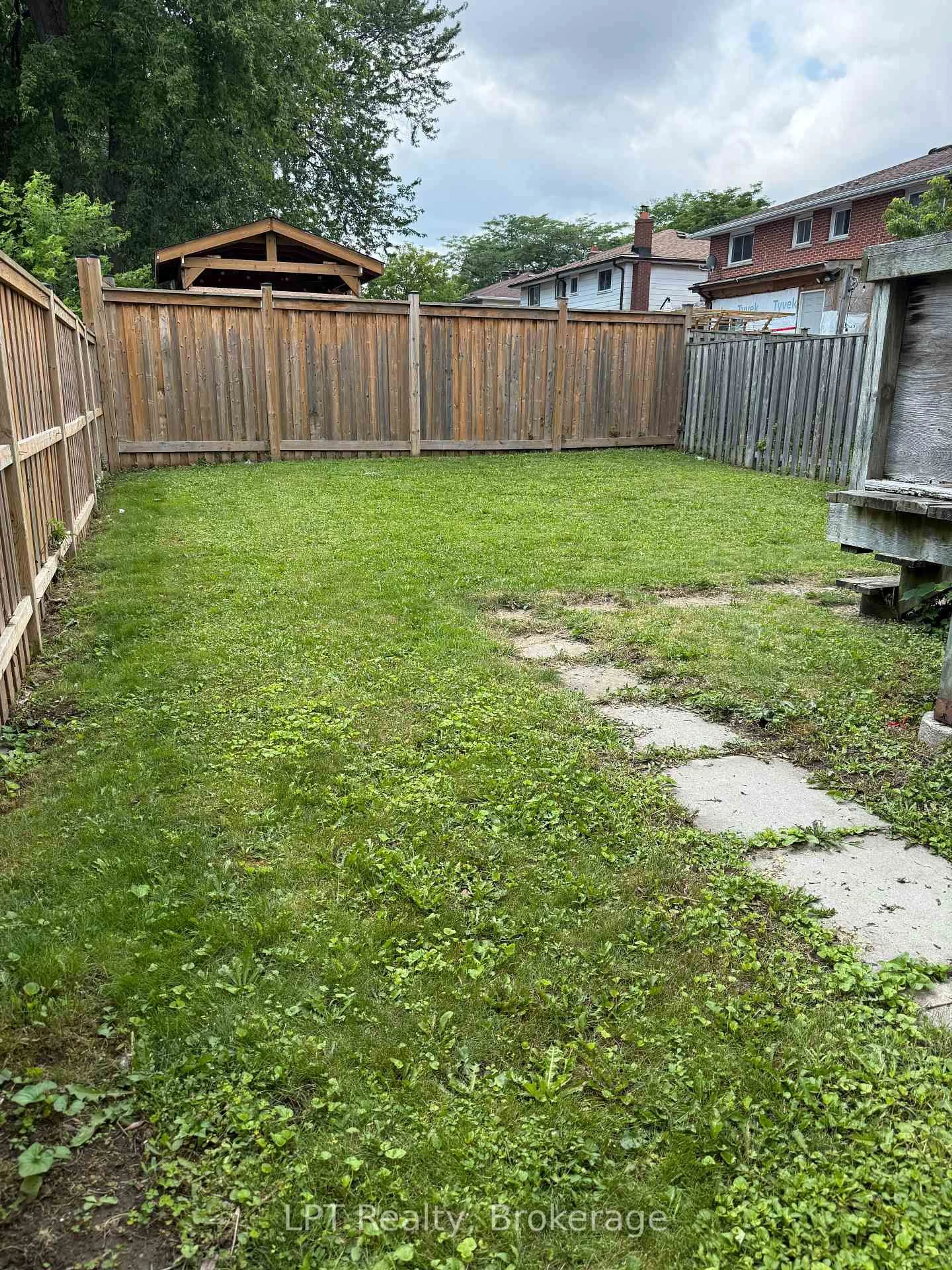 Unknown for 1118 Cedar St, Oshawa Ontario L1J 3S1