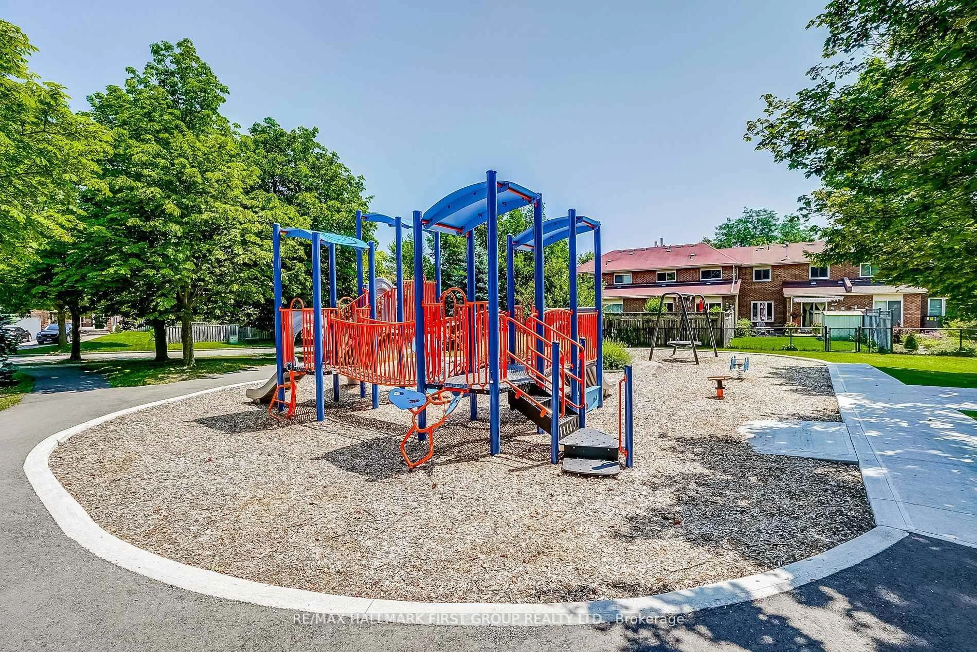 Patio, street for 711 Rossland Rd #501, Whitby Ontario L1N 8Z1