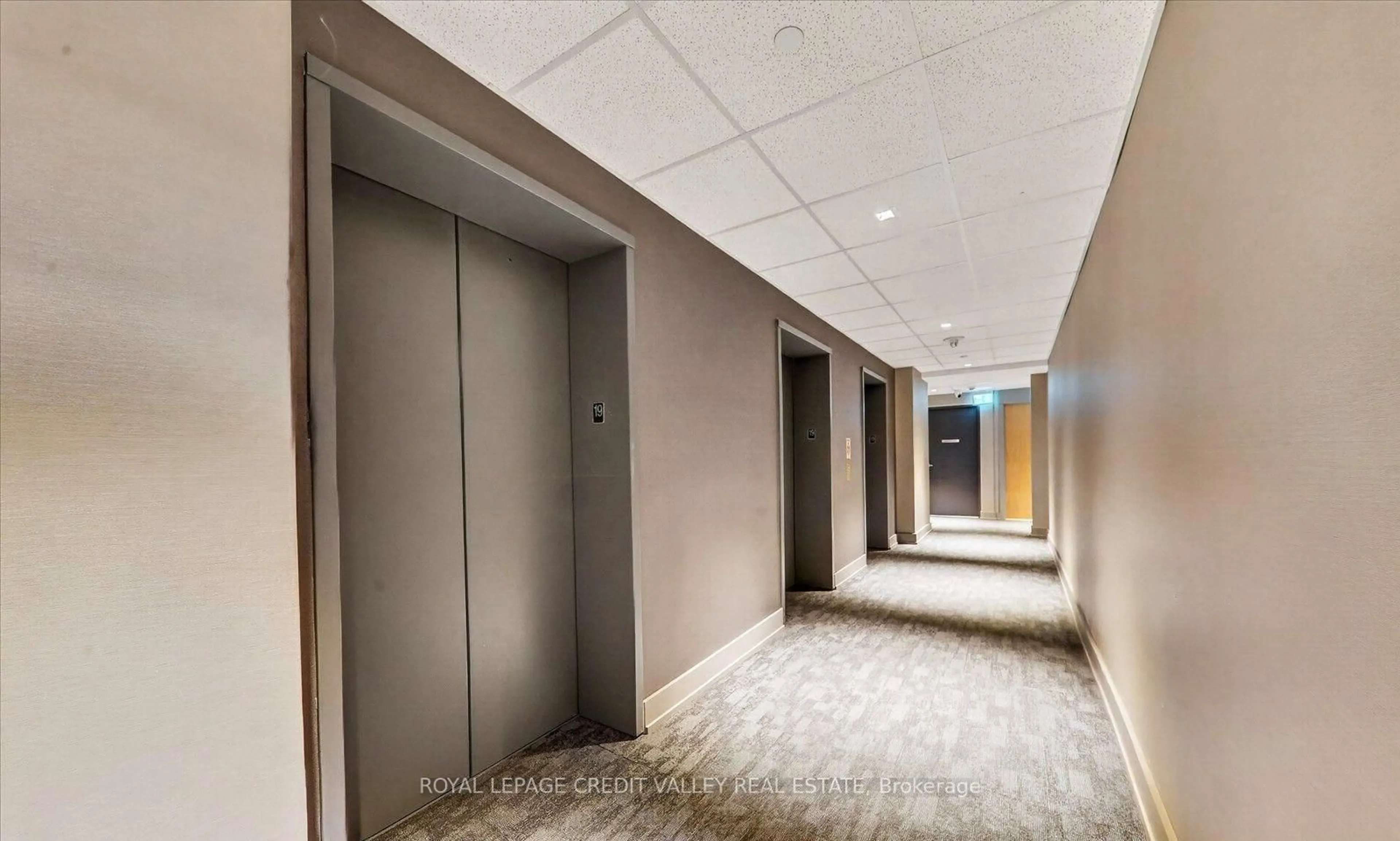 Indoor foyer for 1455 Celebration Dr #2007, Pickering Ontario L1W 0C3