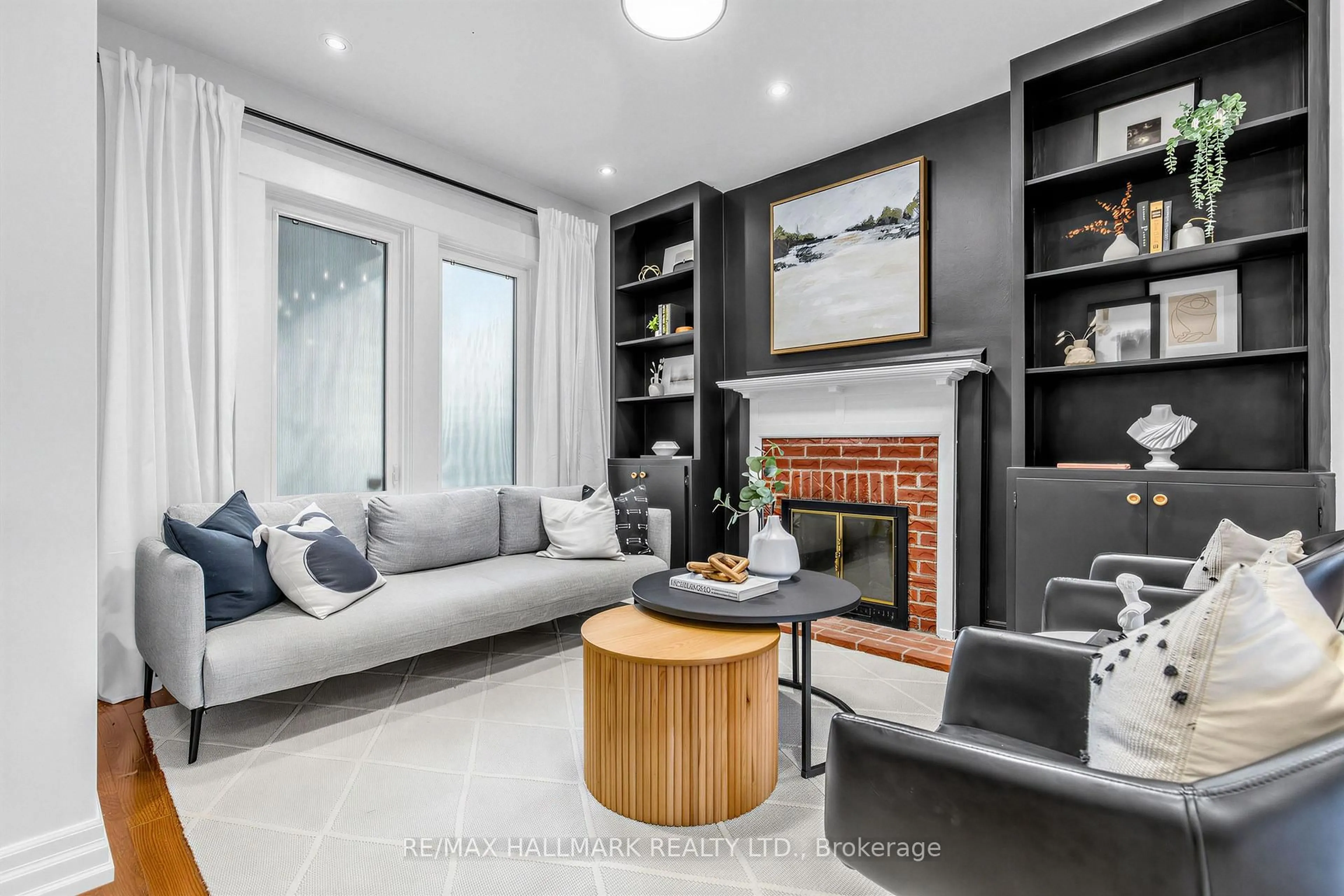 Living room with furniture, unknown for 255 Strathmore Blvd, Toronto Ontario M4J 1P7