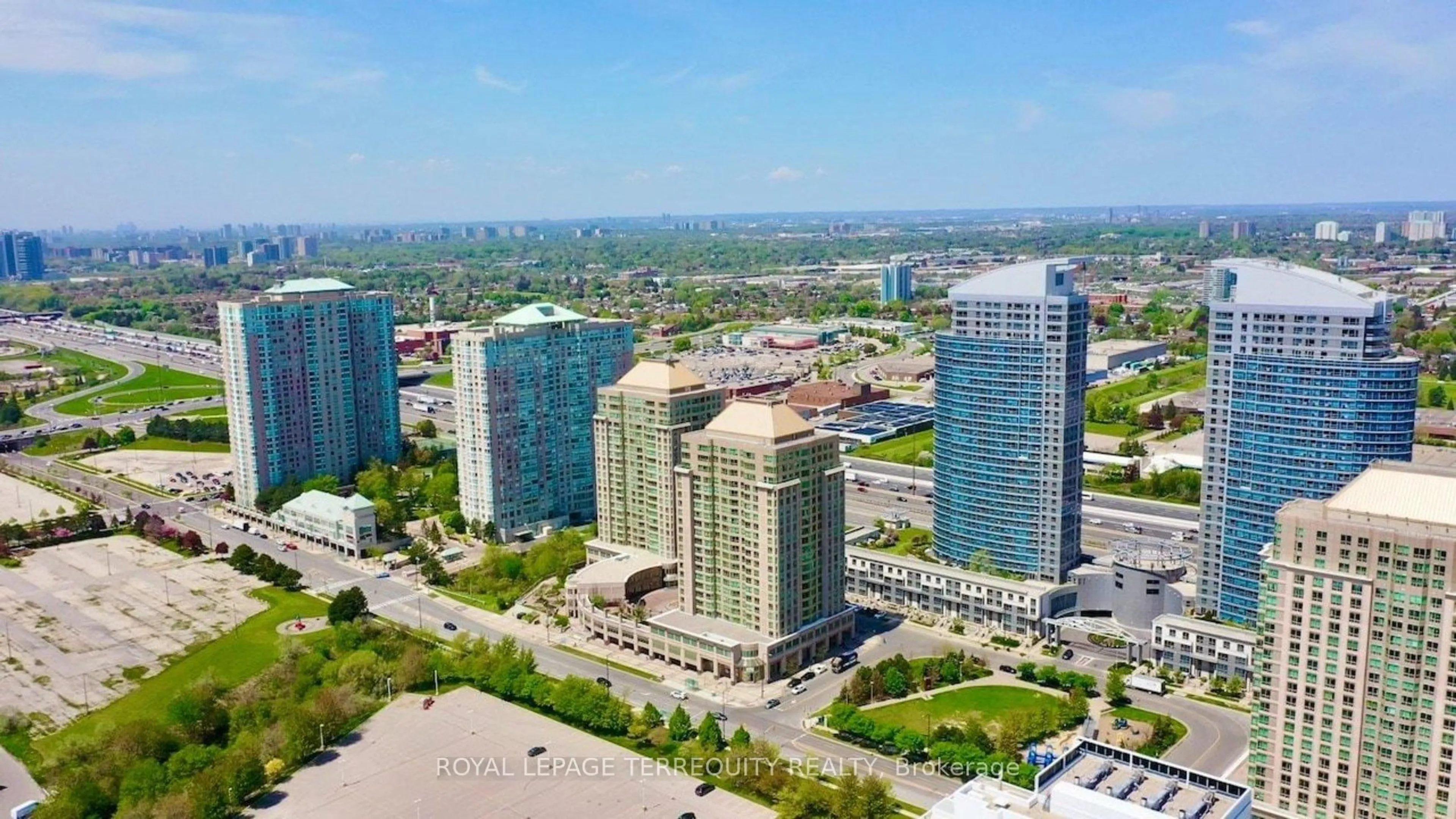 A pic from outside/outdoor area/front of a property/back of a property/a pic from drone, city buildings view from balcony for 18 Lee Centre Dr #906, Toronto Ontario M1H 3H5