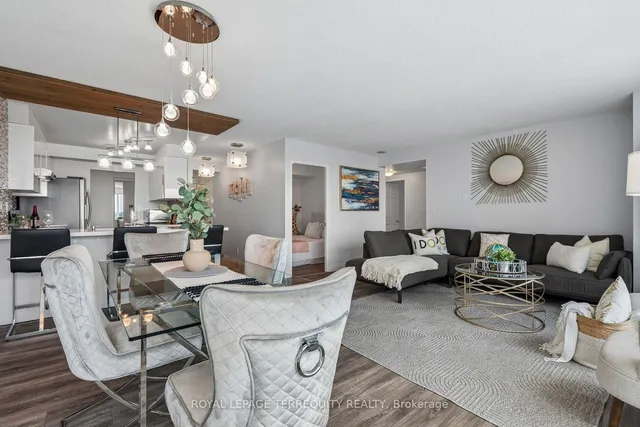 18 Lee Centre Dr #906, Toronto 4