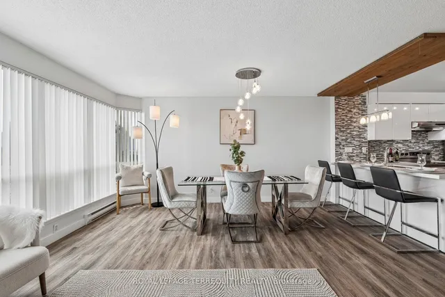 18 Lee Centre Dr #906, Toronto 5