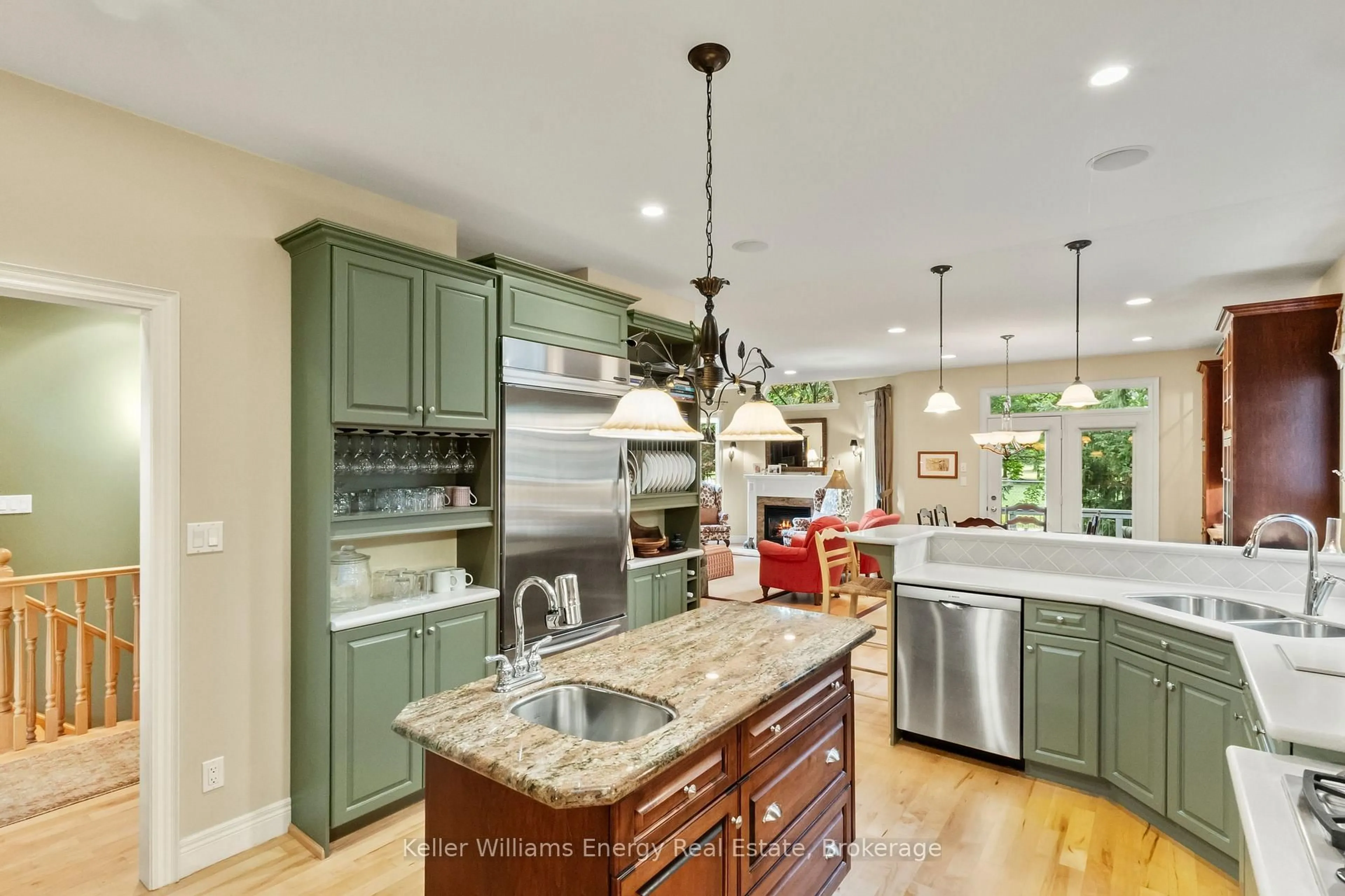 Open concept kitchen, ceramic/tile floor for 480 Britannia Ave, Oshawa Ontario L1L 1B7