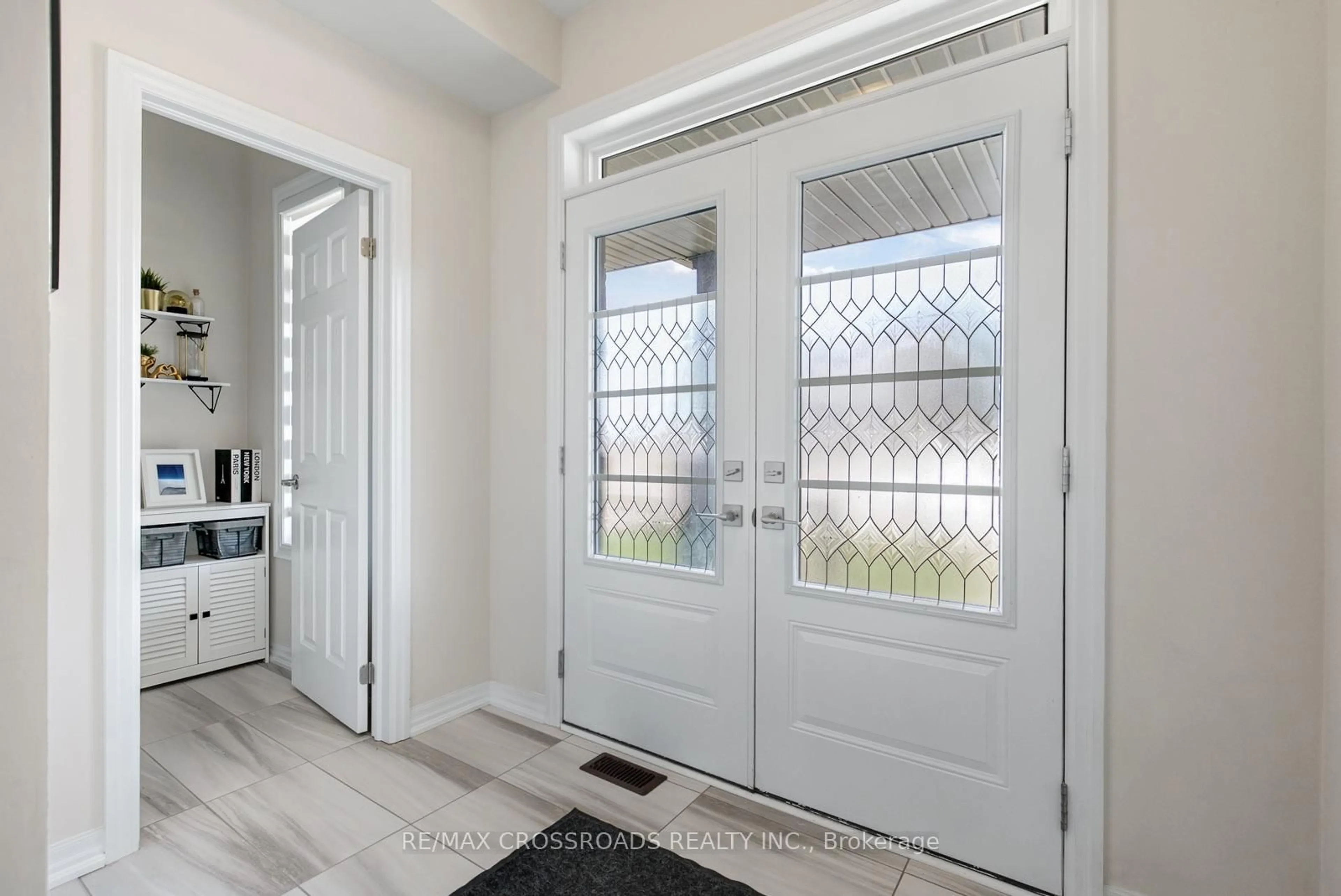 Indoor entryway for 47 Ed Ewert Ave, Clarington Ontario L1B 1G9
