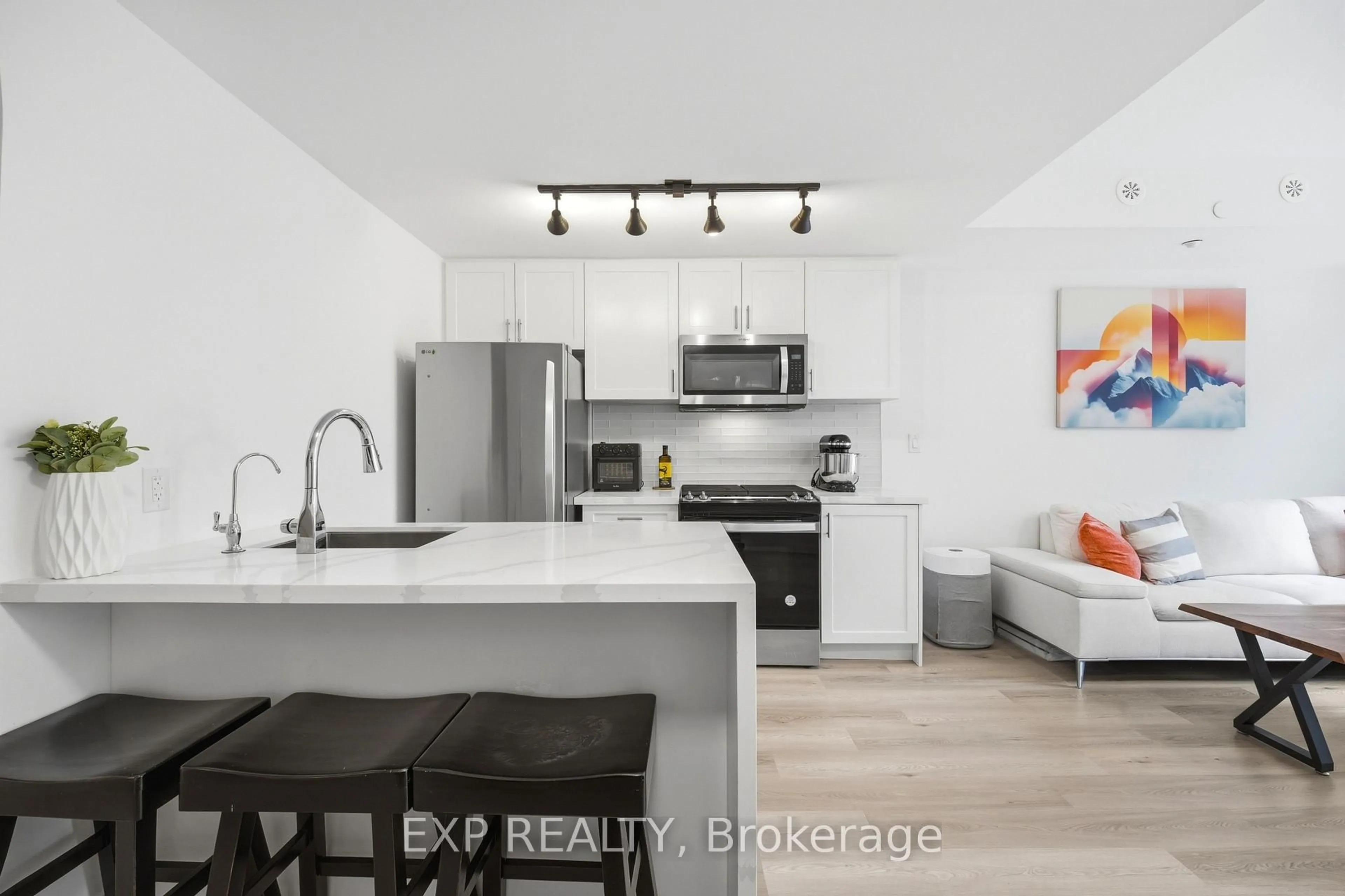 Open concept kitchen, unknown for 1475 O'Connor Dr #14, Toronto Ontario M4B 2V5