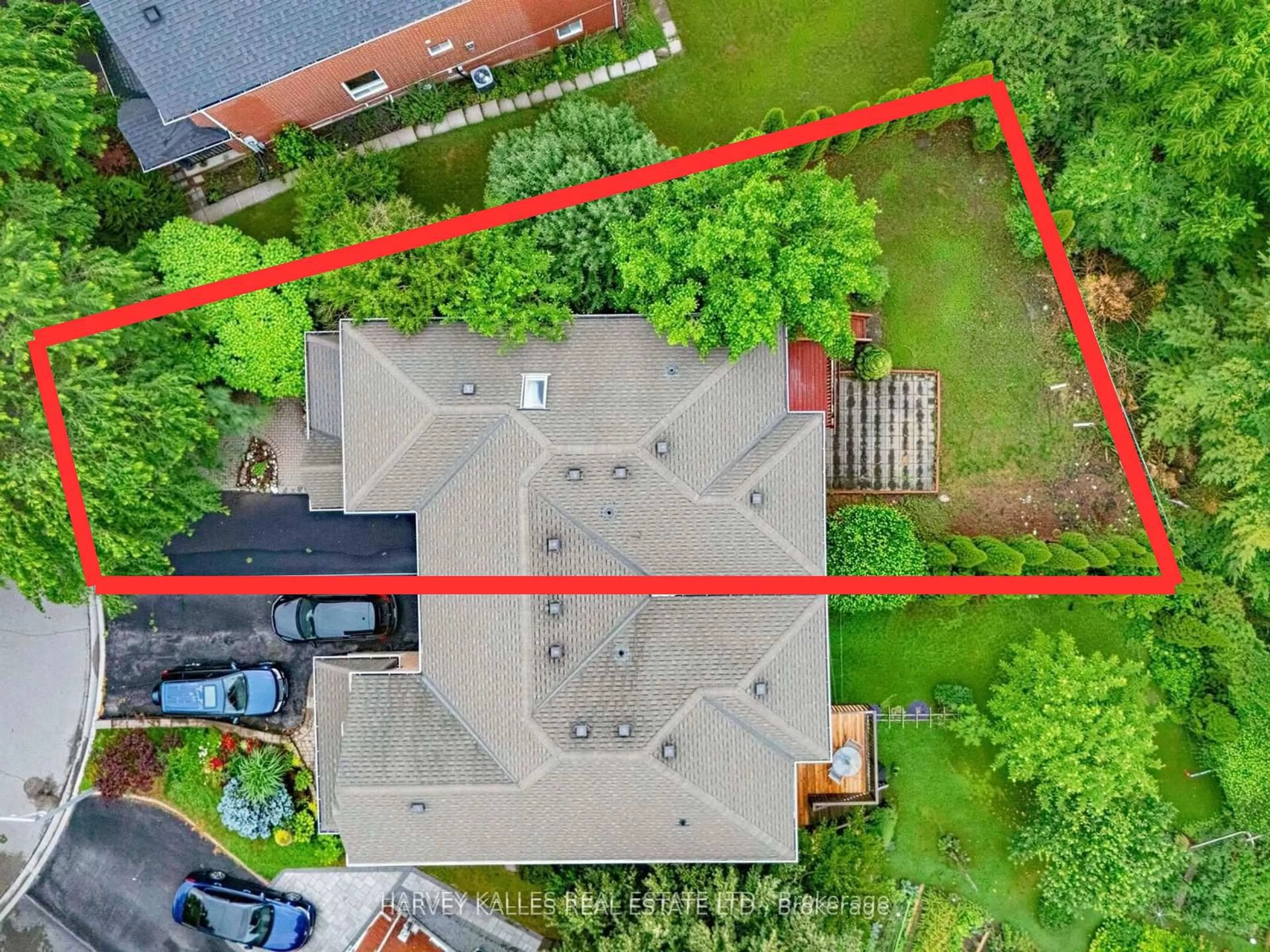 A pic from outside/outdoor area/front of a property/back of a property/a pic from drone, street for 2120 Erin Gate Blvd, Pickering Ontario L1X 2V3