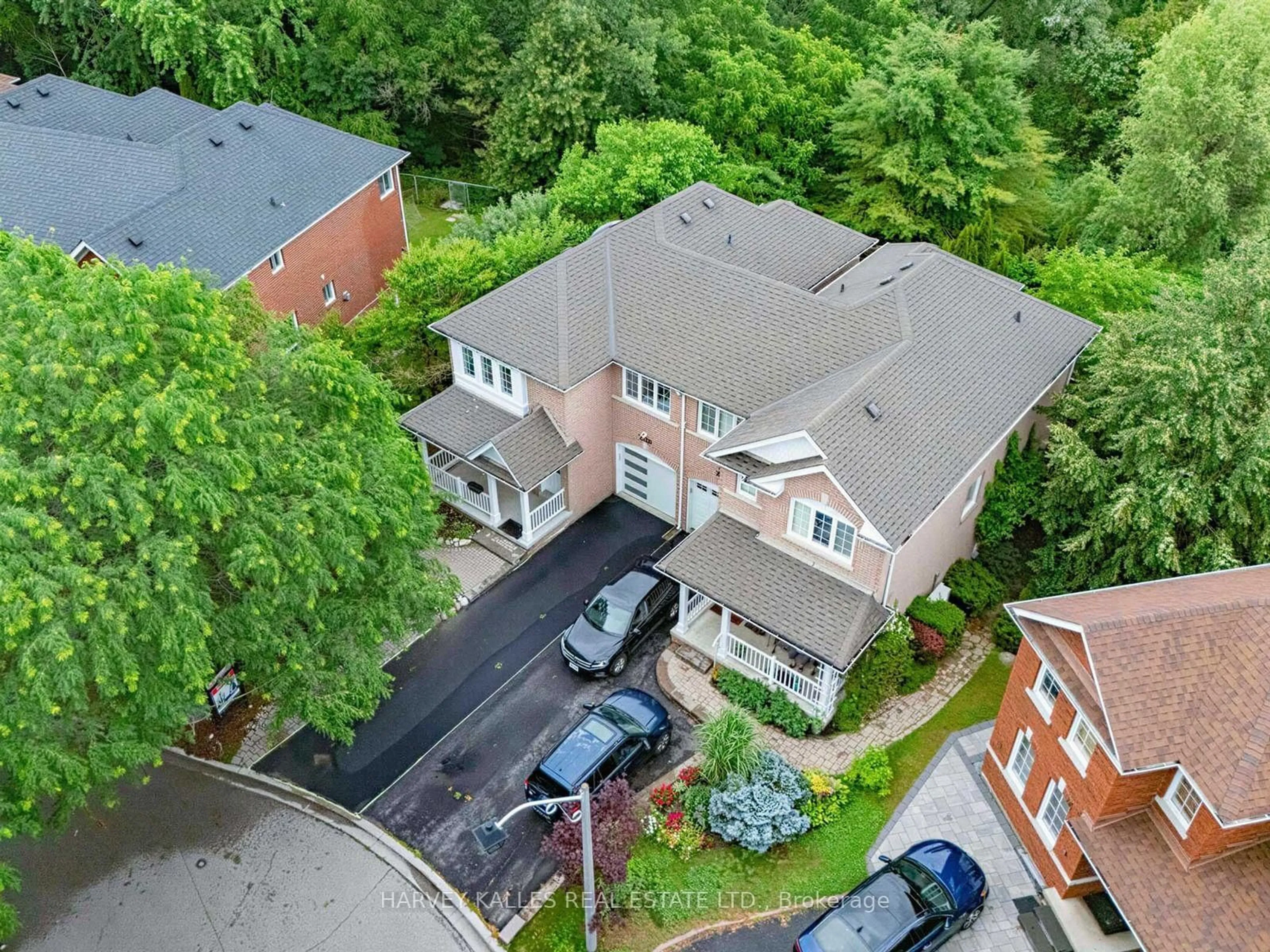 A pic from outside/outdoor area/front of a property/back of a property/a pic from drone, unknown for 2120 Erin Gate Blvd, Pickering Ontario L1X 2V3