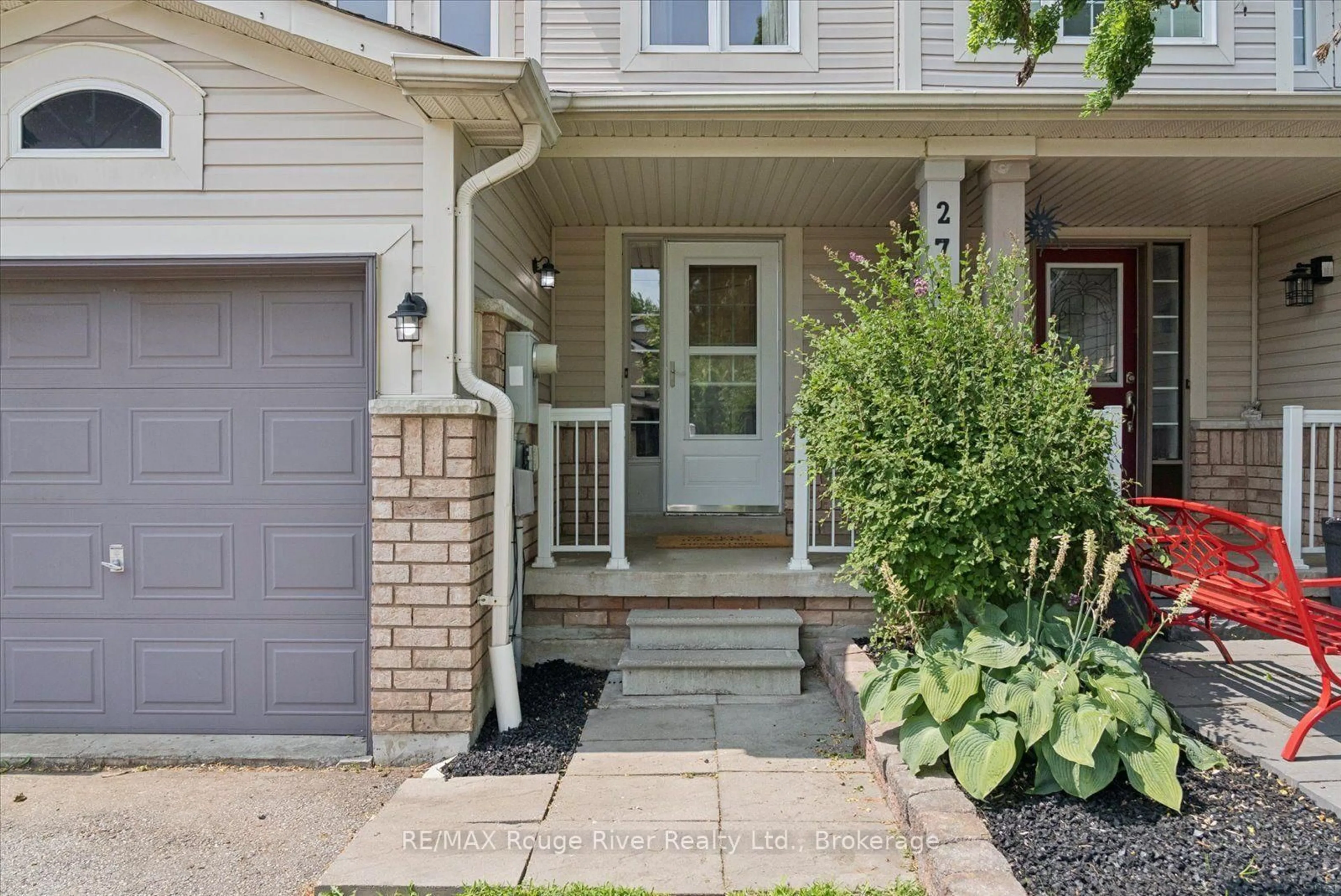 Indoor entryway for 274 Swindells St, Clarington Ontario L1C 5G7