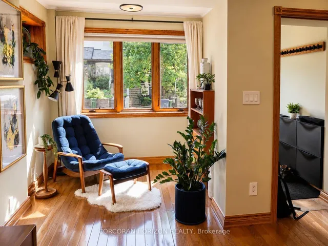 402 Rhodes Ave, Toronto 5