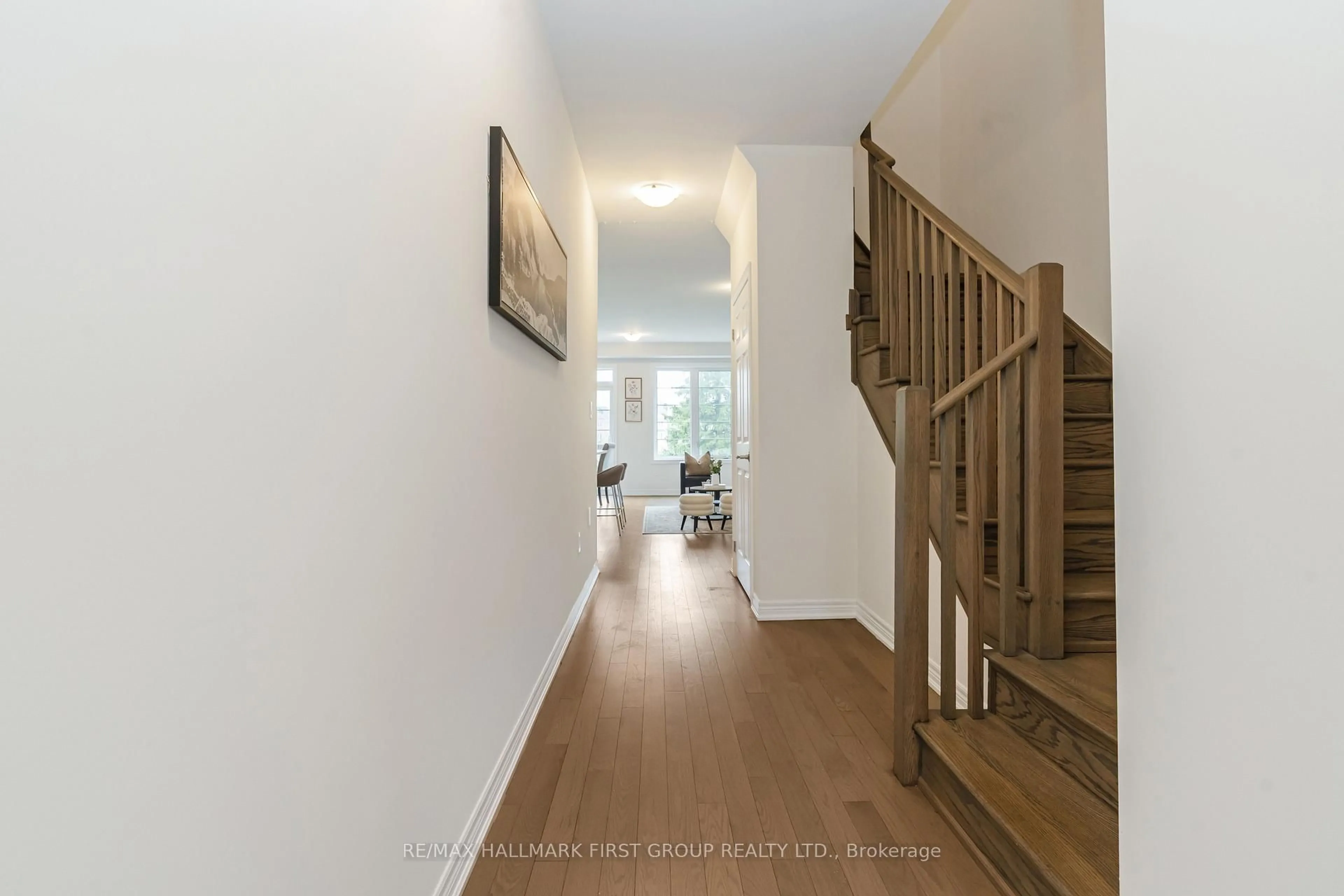 Indoor foyer for 77 Air Dancer Cres, Oshawa Ontario L1L 0V3