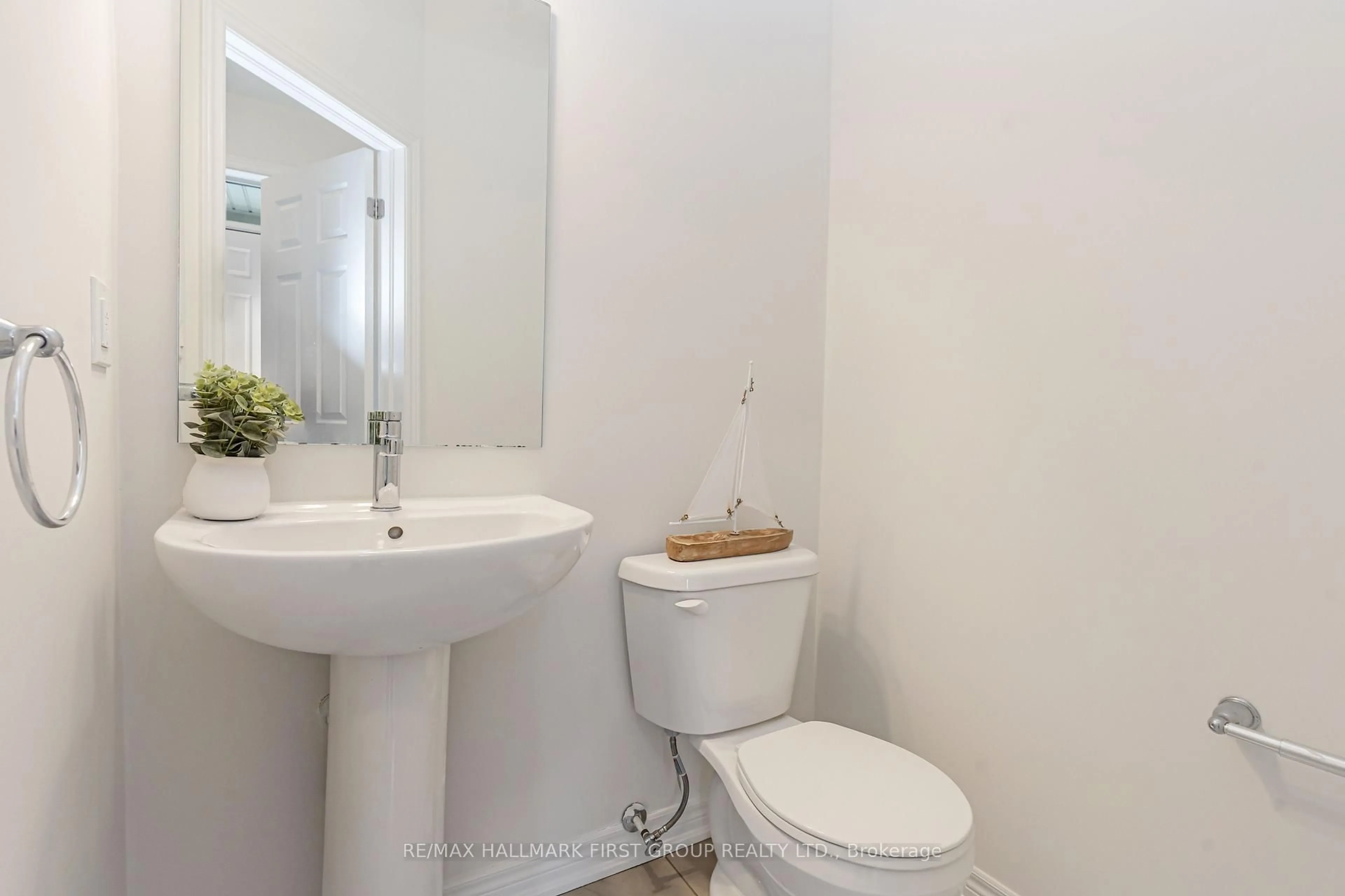 Standard bathroom, unknown for 77 Air Dancer Cres, Oshawa Ontario L1L 0V3