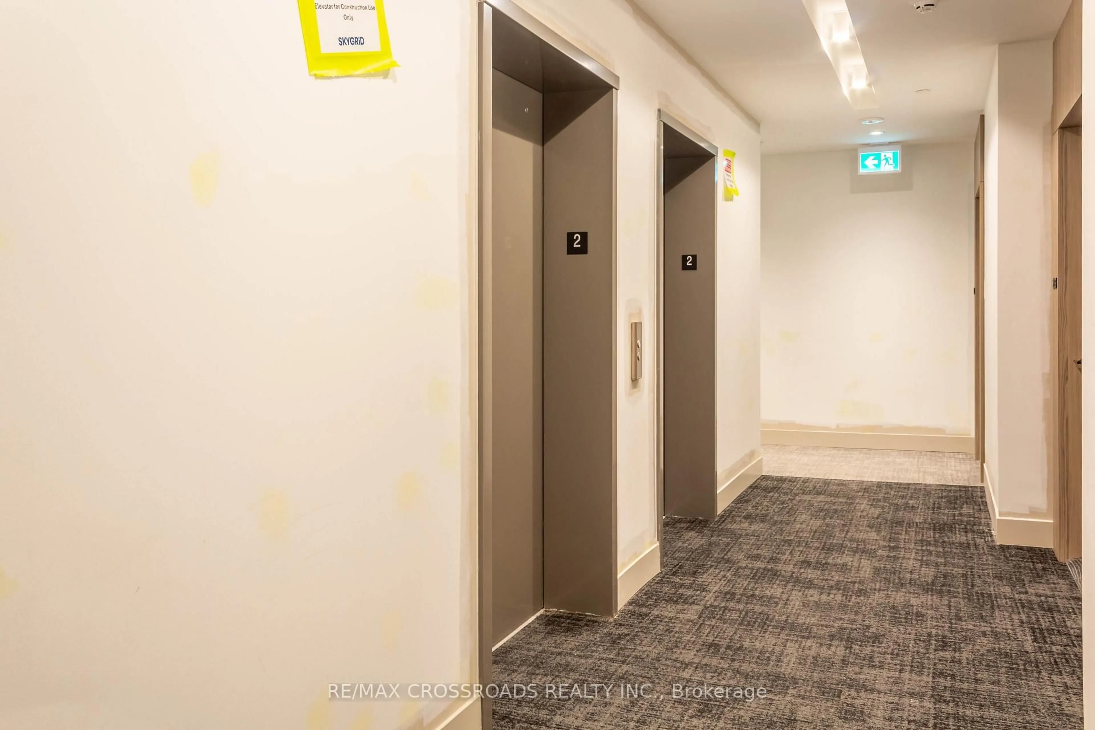 Indoor foyer for 1606 Charles St #205, Whitby Ontario L1N 0P1