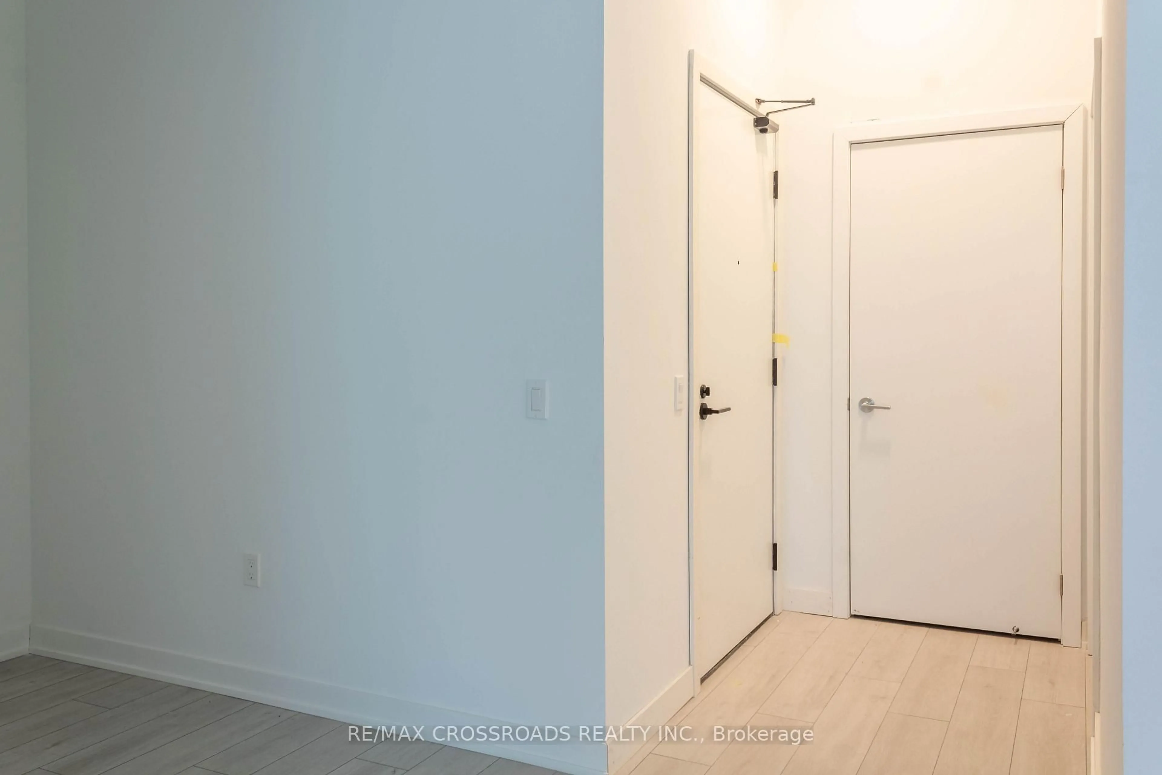 Unknown for 1606 Charles St #205, Whitby Ontario L1N 0P1