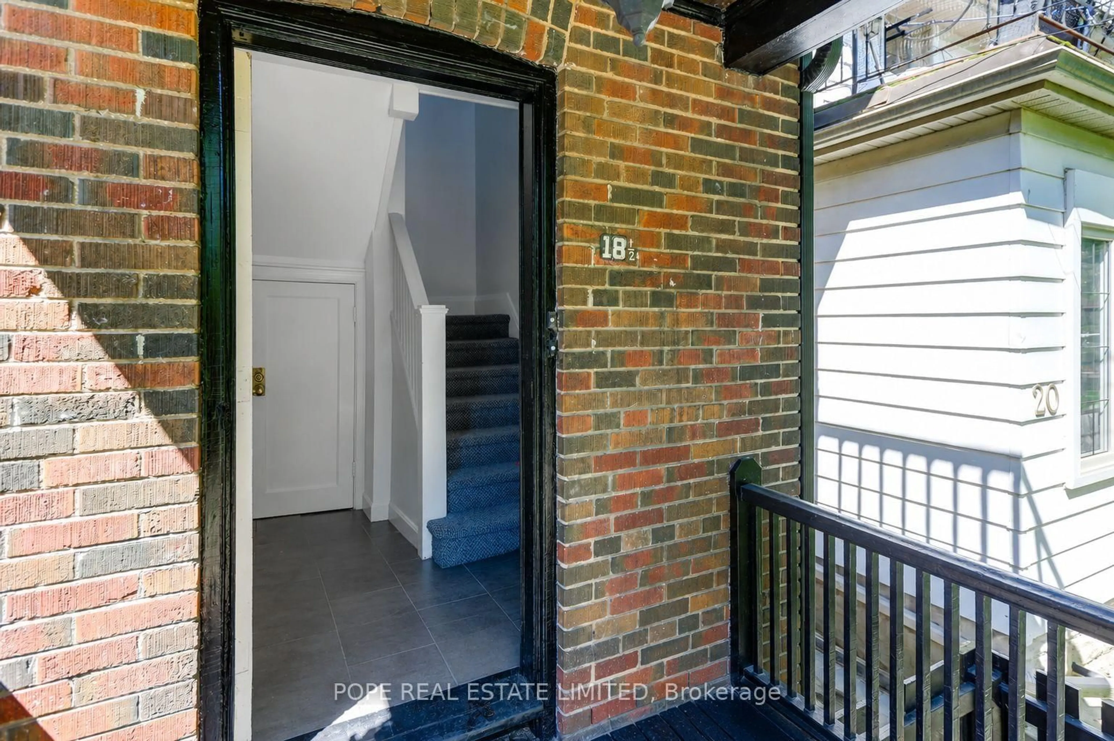 Indoor entryway for 18 Edgewood Ave, Toronto Ontario M4L 3E6
