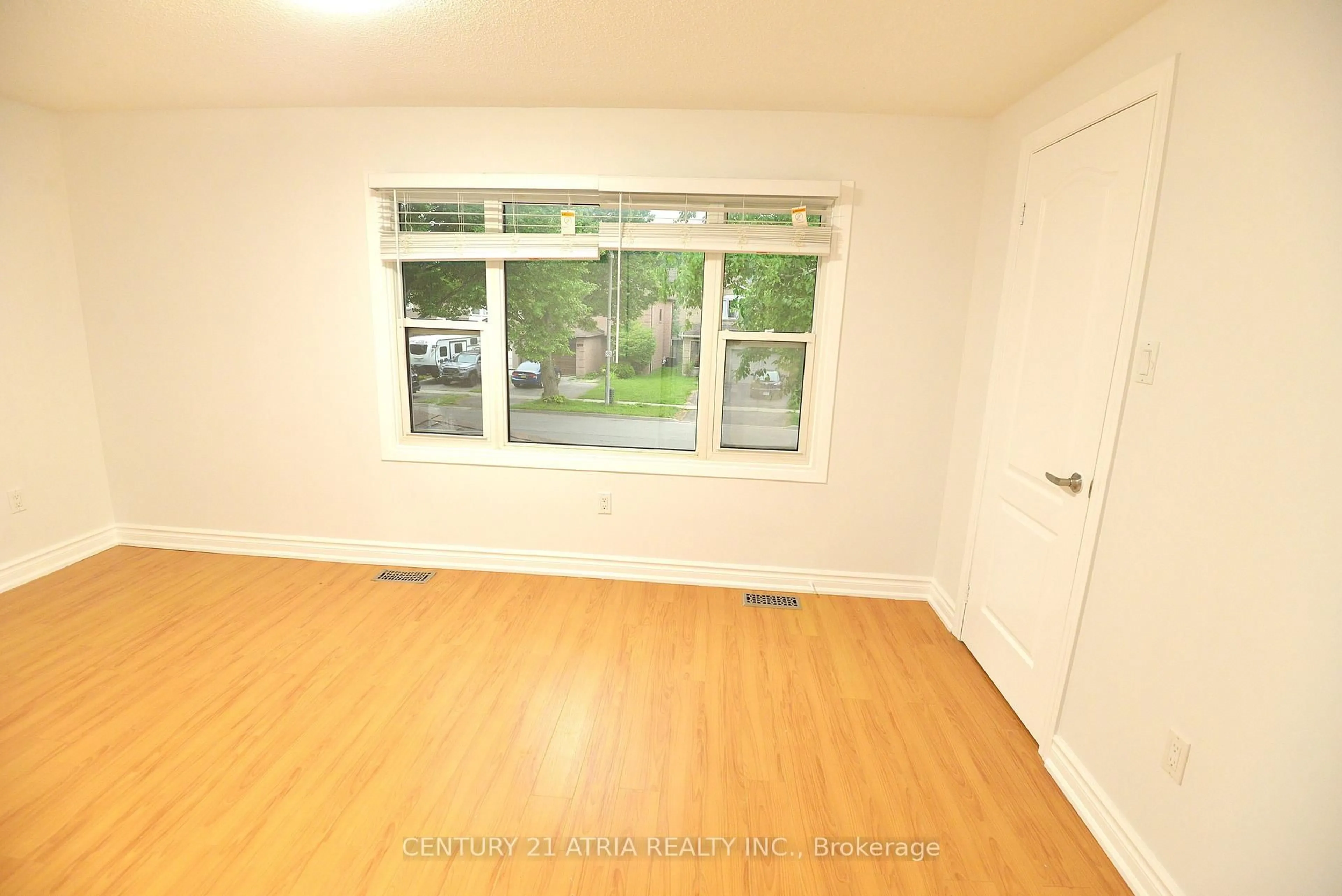 A pic of a room for 87 Radford Dr, Ajax Ontario L1T 2E2