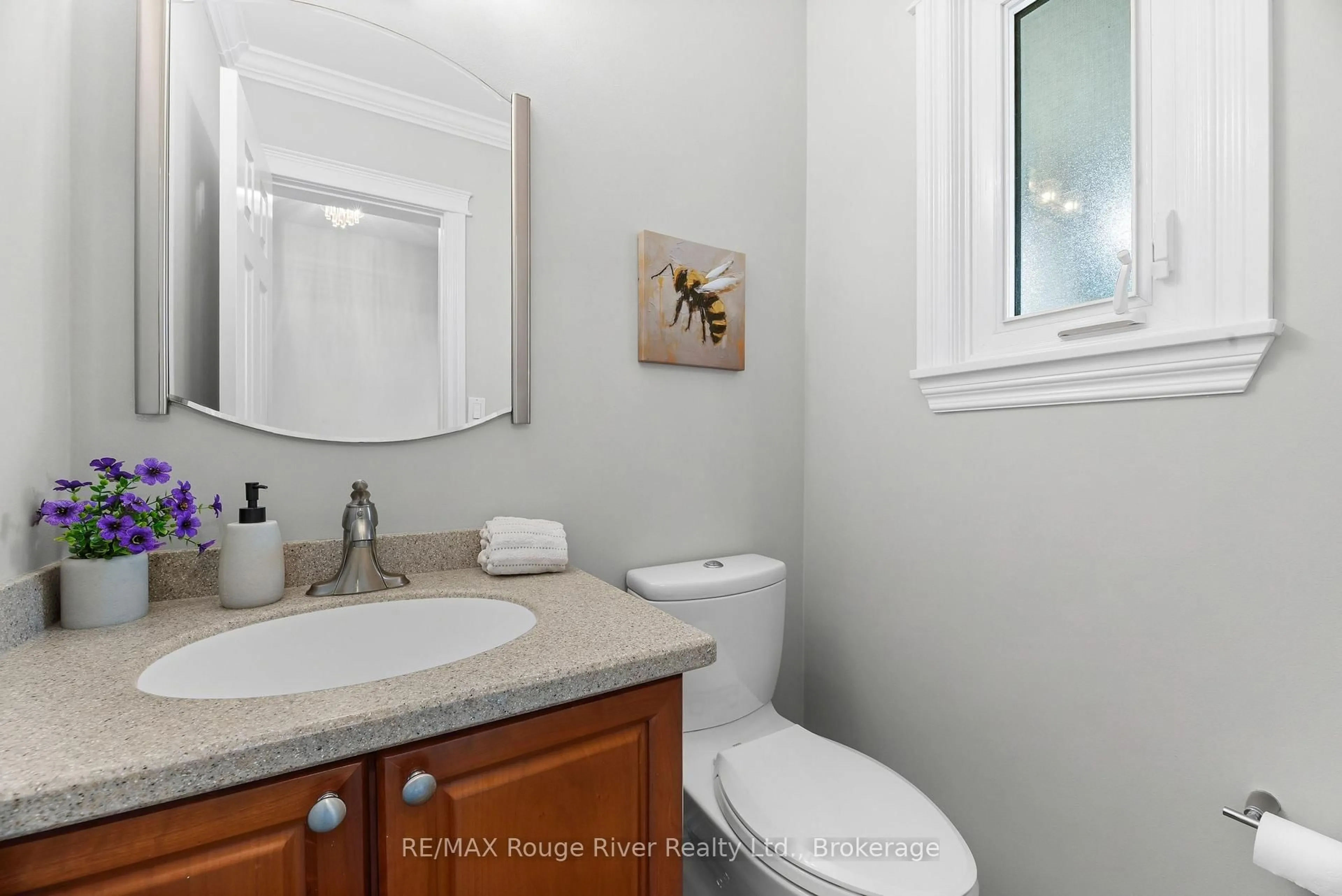 Standard bathroom, ceramic/tile floor for 51 Lyndale Cres, Clarington Ontario L1E 1W6
