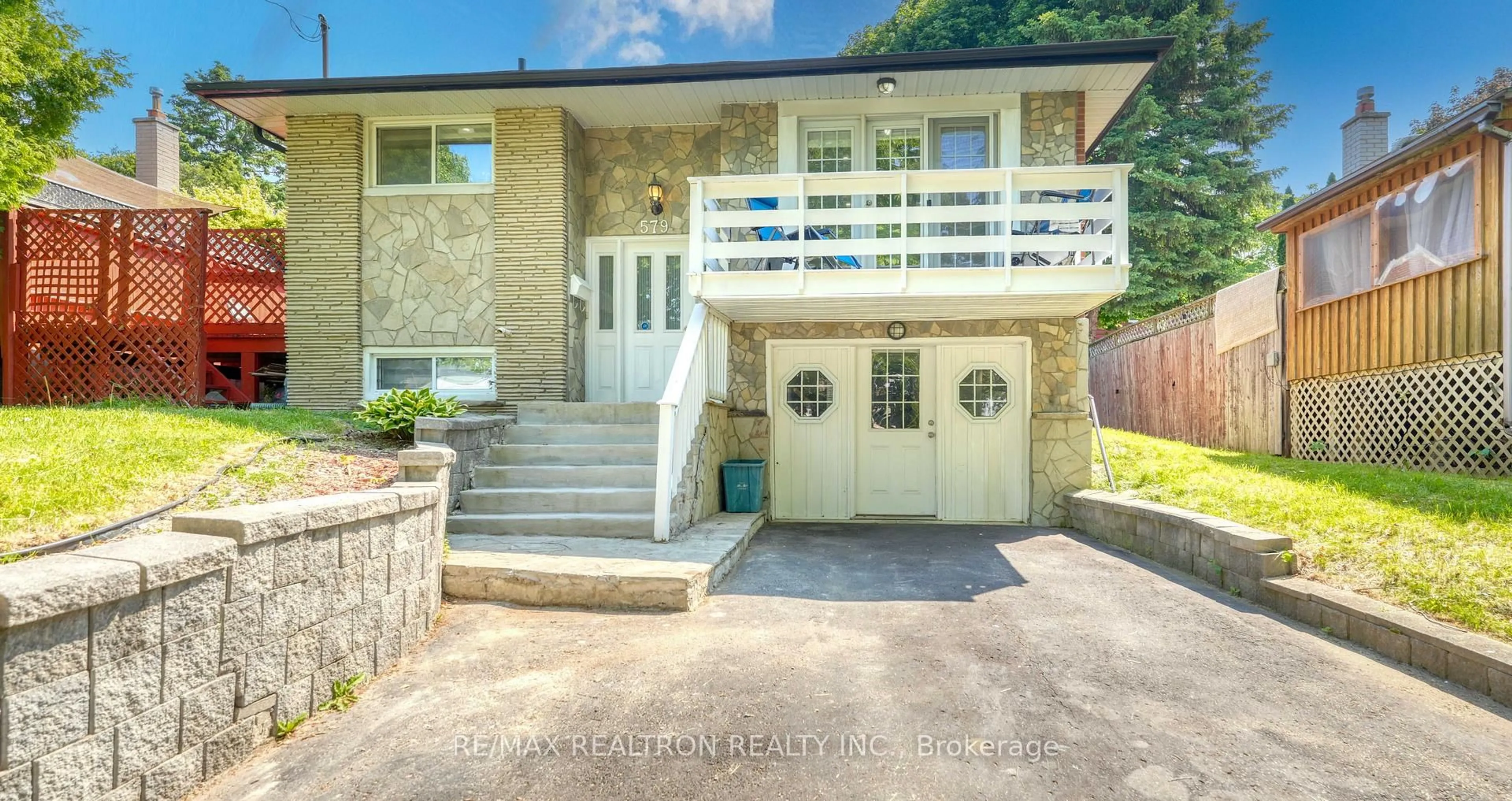 Unknown for 579 Pinewood St, Oshawa Ontario L1G 2S2