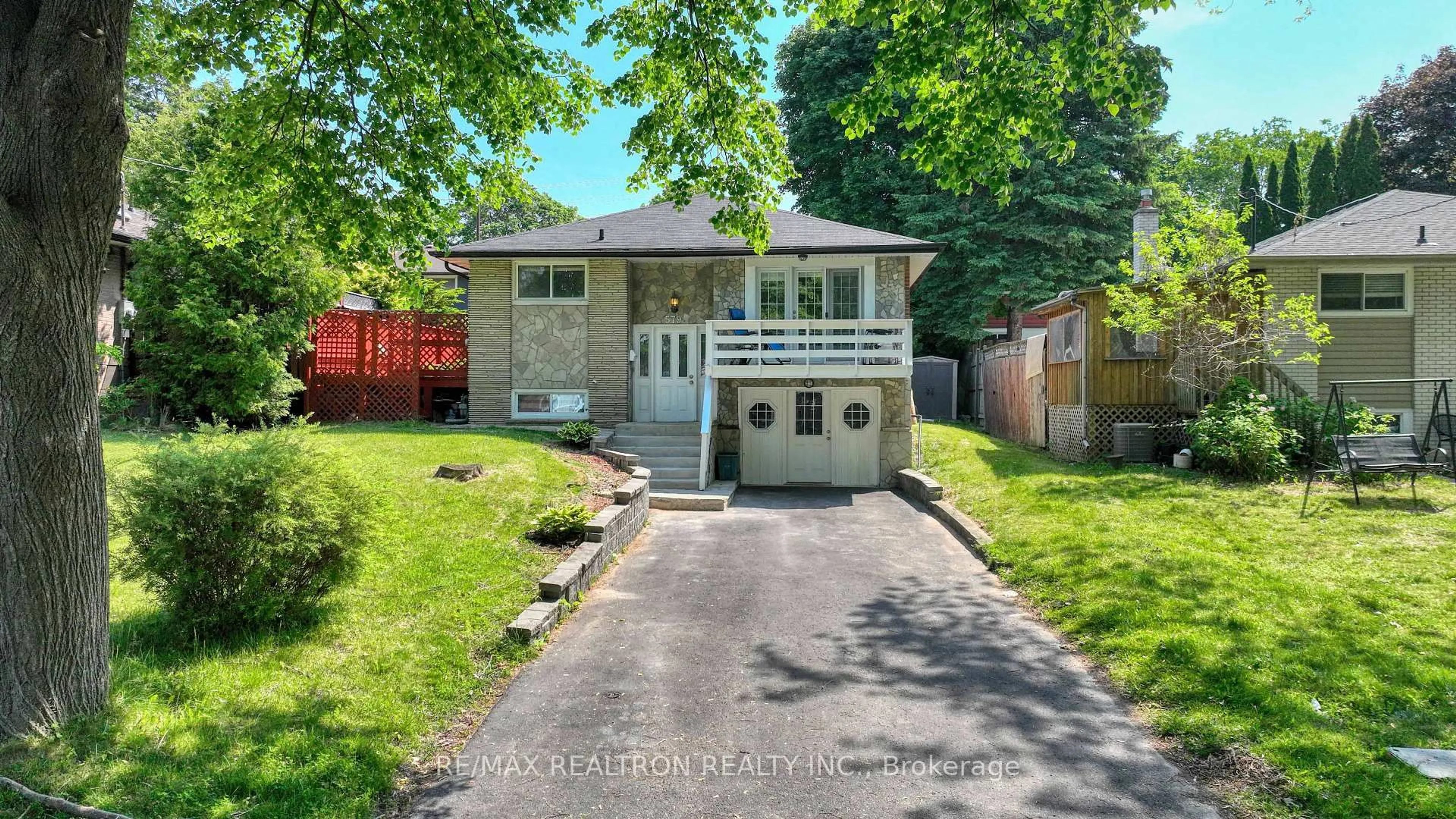 Unknown for 579 Pinewood St, Oshawa Ontario L1G 2S2