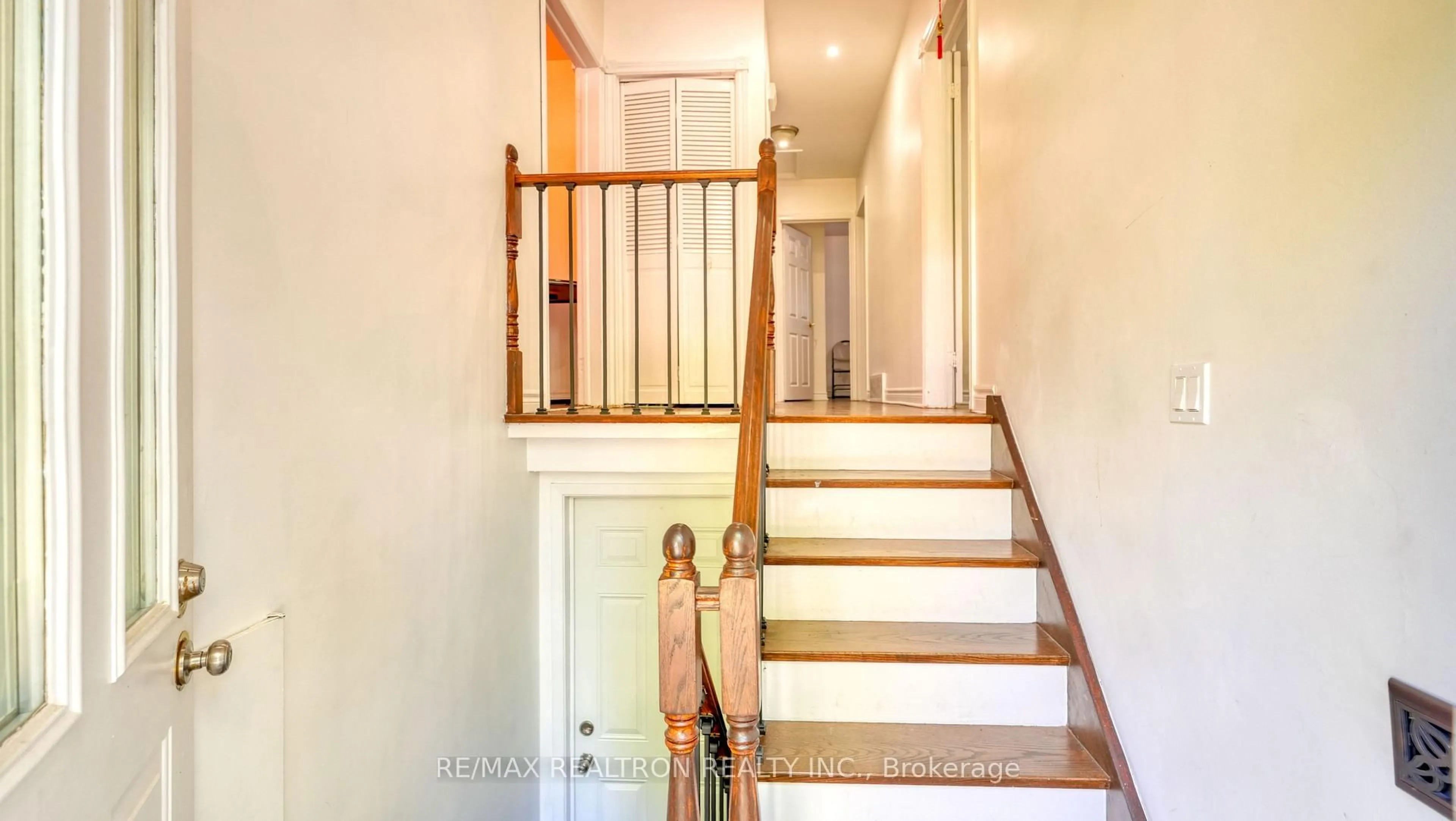 Unknown for 579 Pinewood St, Oshawa Ontario L1G 2S2
