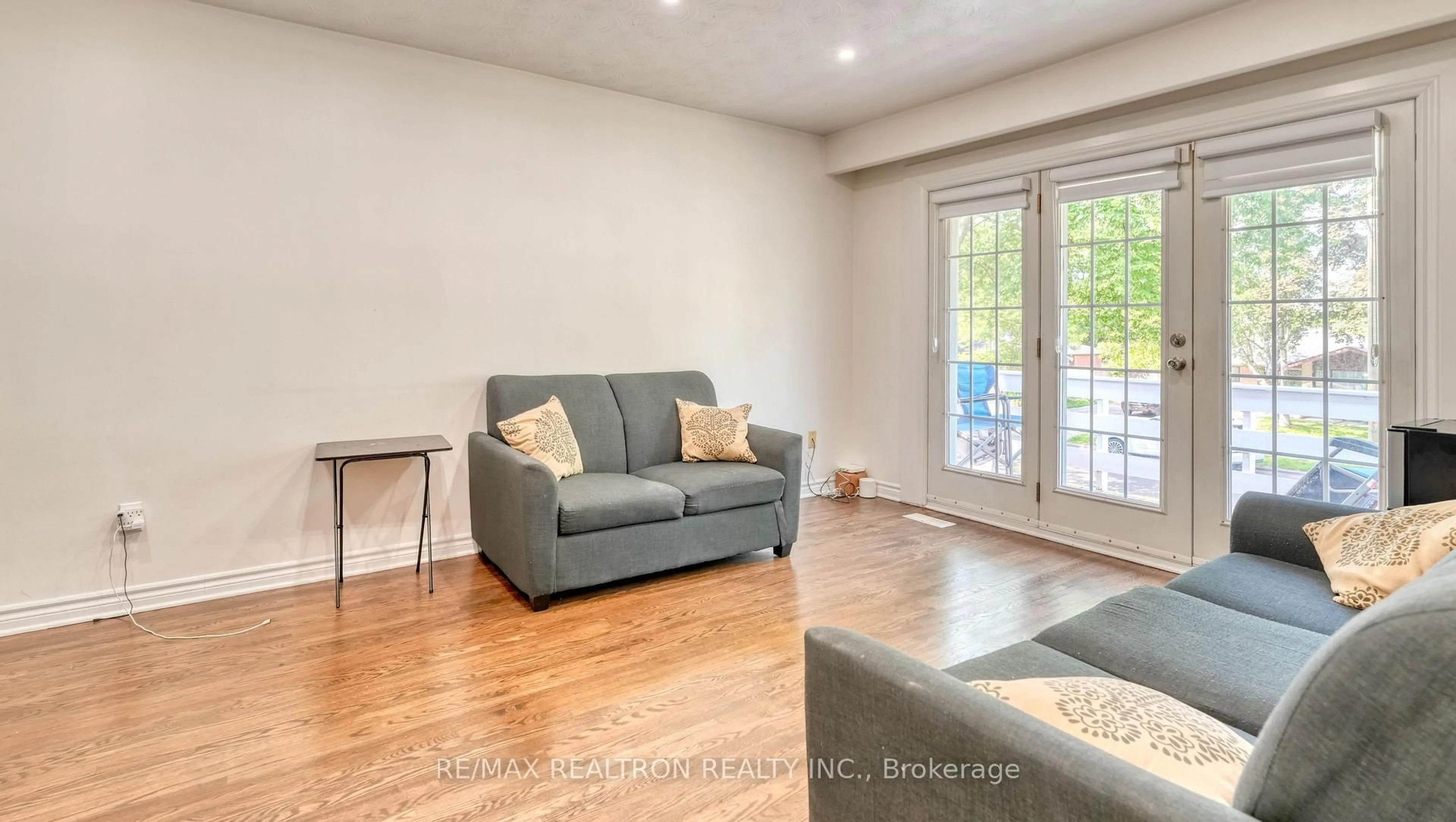 Living room with furniture, wood/laminate floor for 579 Pinewood St, Oshawa Ontario L1G 2S2