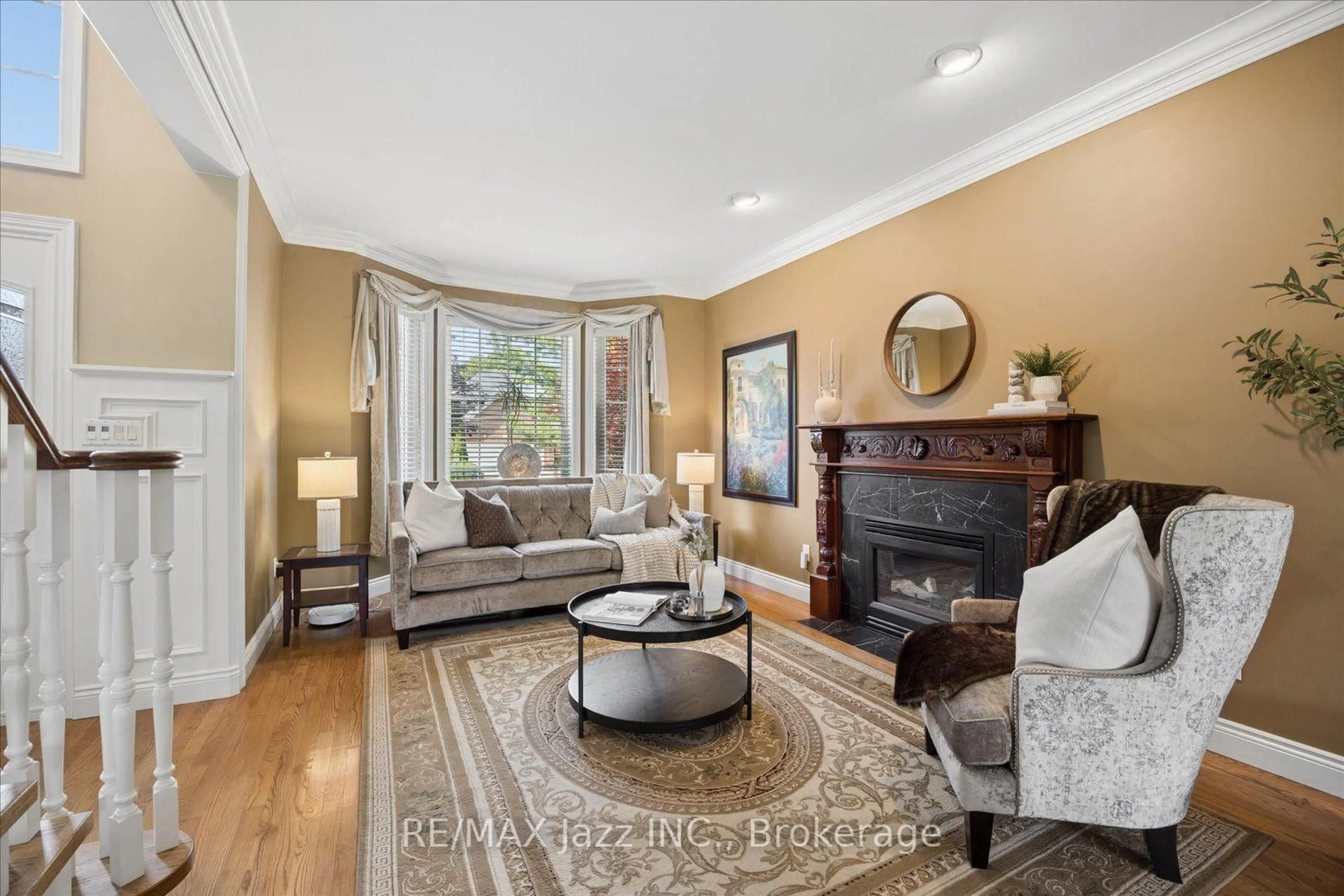 Living room with furniture, unknown for 140 Taylorwood Crt, Oshawa Ontario L1G 7V7