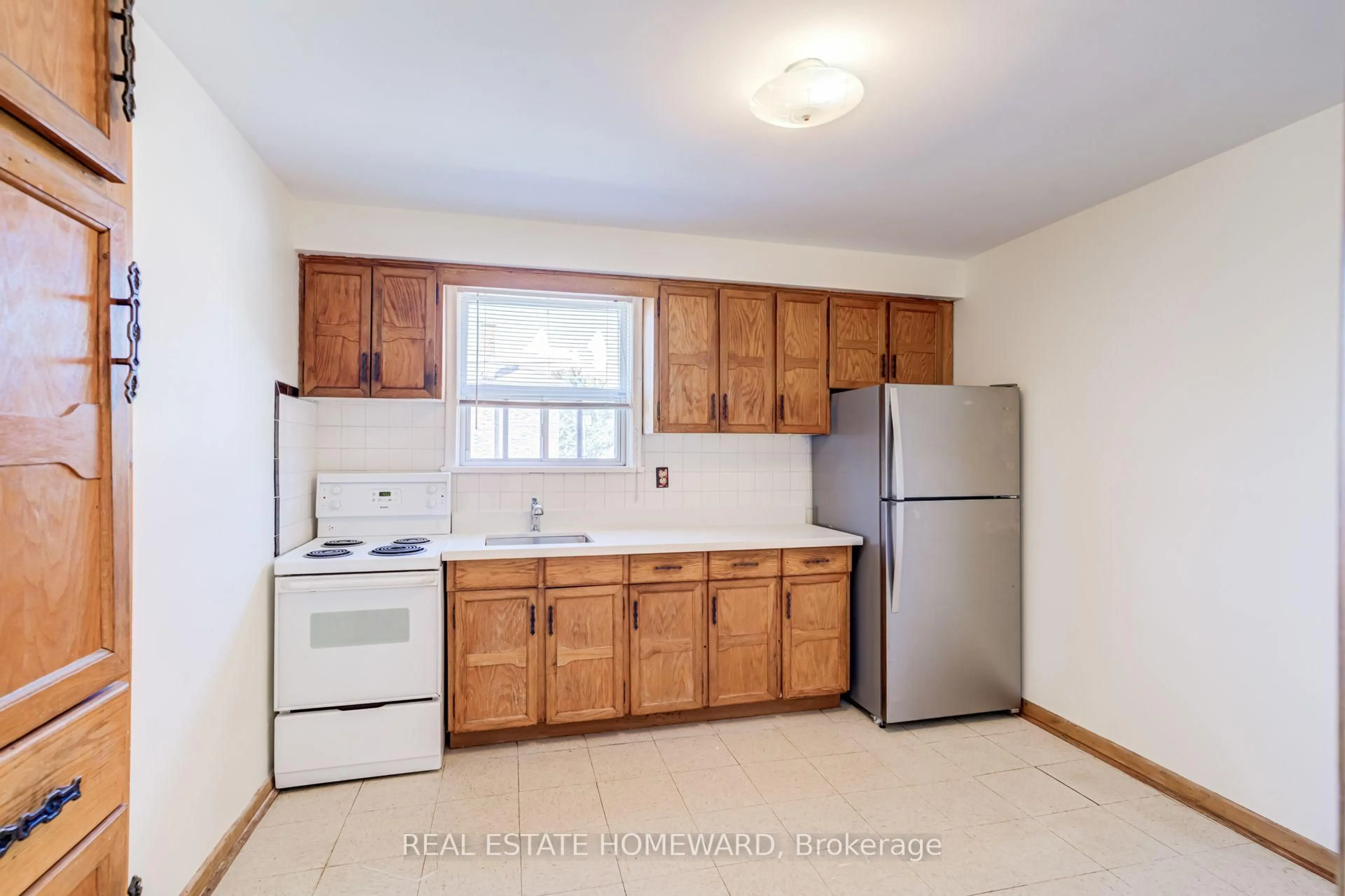 Standard kitchen, unknown for 150 Park St, Toronto Ontario M1N 2P6