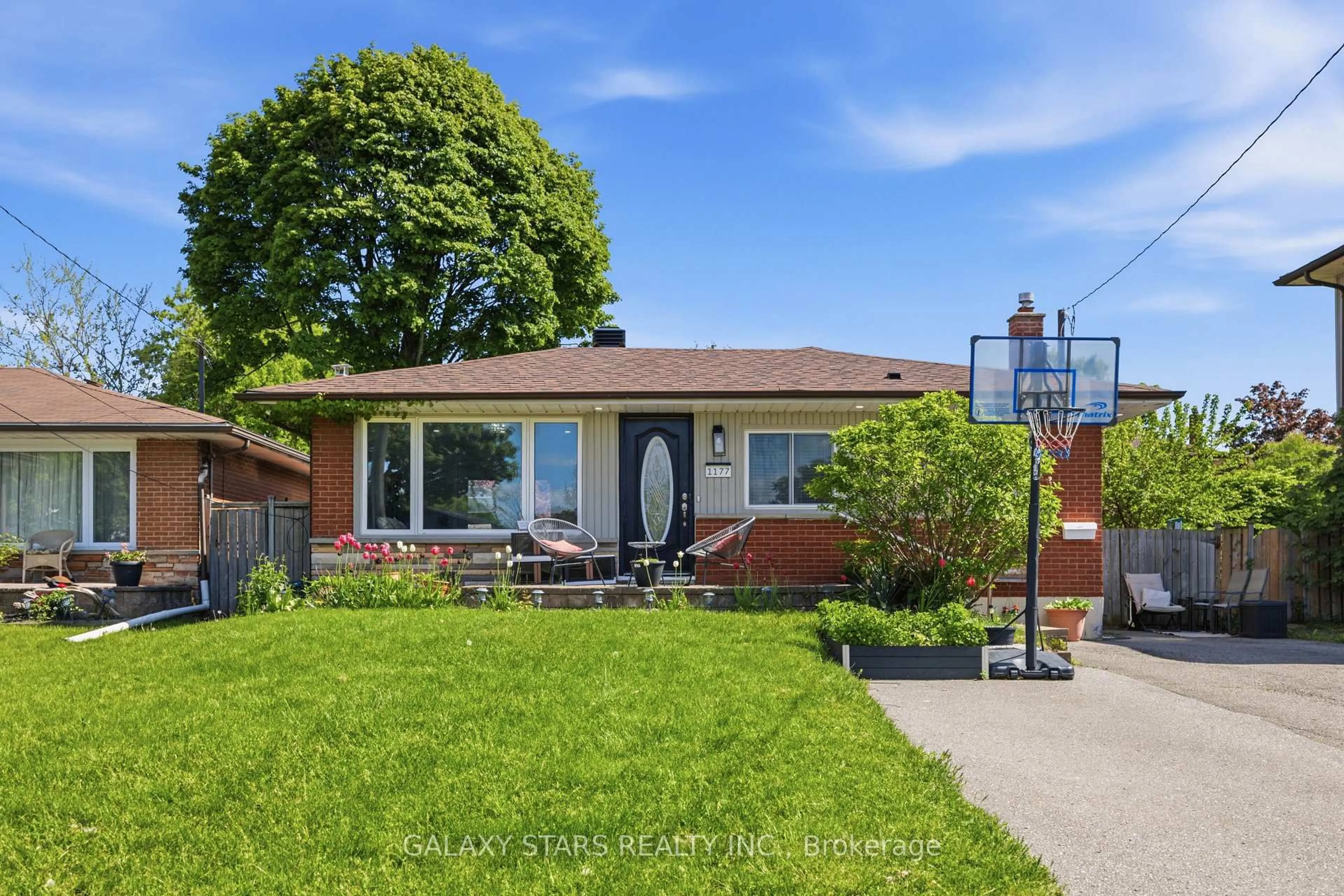 Home with brick exterior material, street for 1177 Lisgar Ave, Oshawa Ontario L1H 1T7