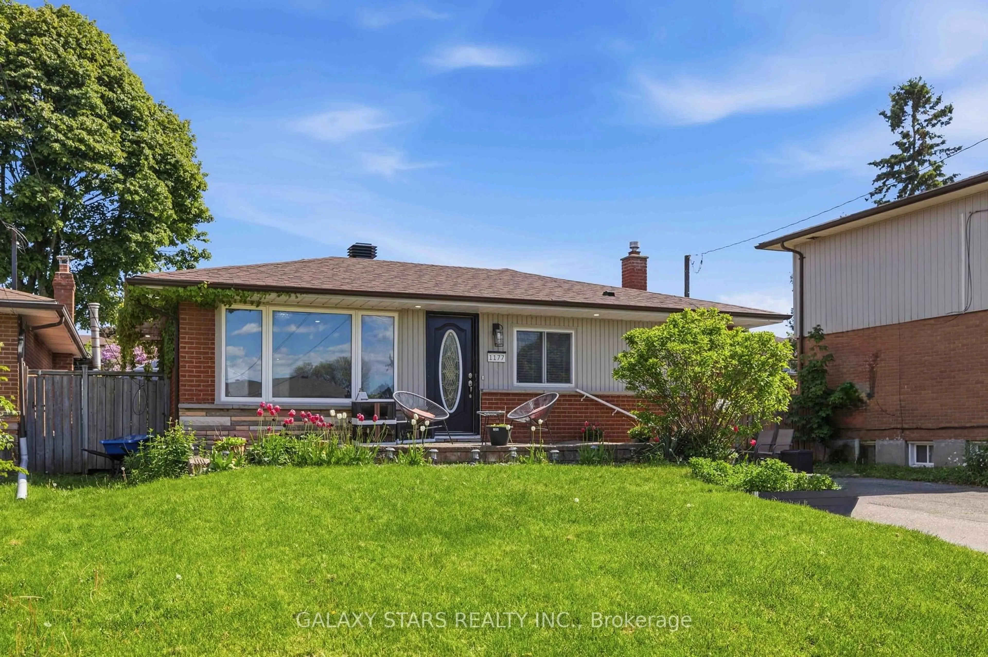A pic from outside/outdoor area/front of a property/back of a property/a pic from drone, street for 1177 Lisgar Ave, Oshawa Ontario L1H 1T7