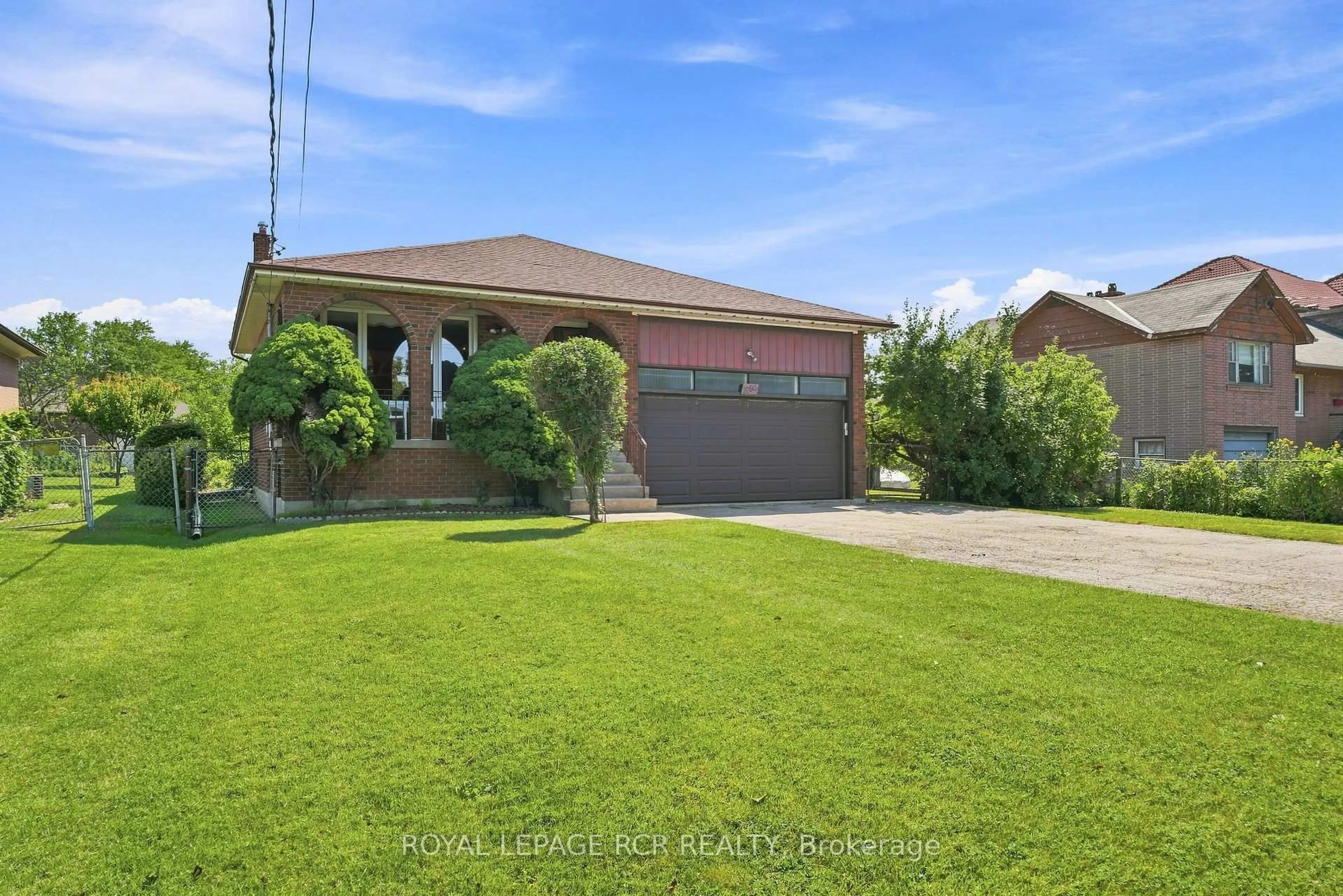 A pic from outside/outdoor area/front of a property/back of a property/a pic from drone, street for 2795 Victoria Park Ave, Toronto Ontario M1W 1A1