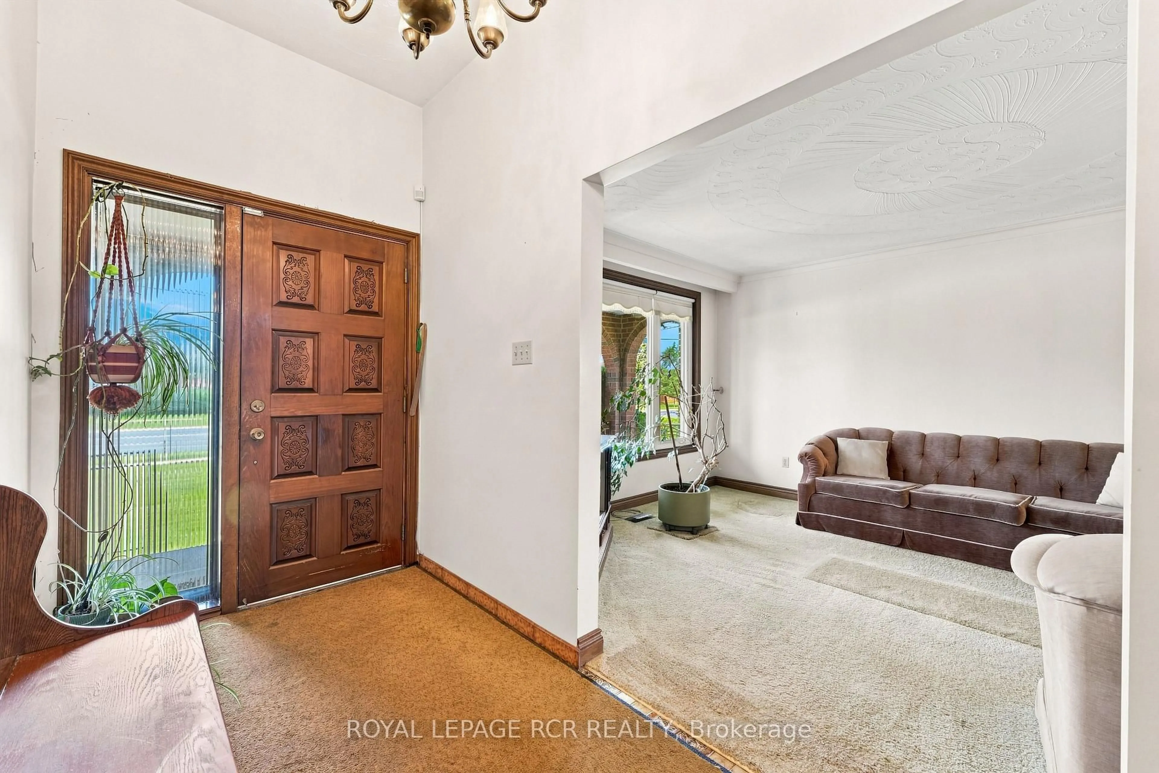 Indoor foyer for 2795 Victoria Park Ave, Toronto Ontario M1W 1A1