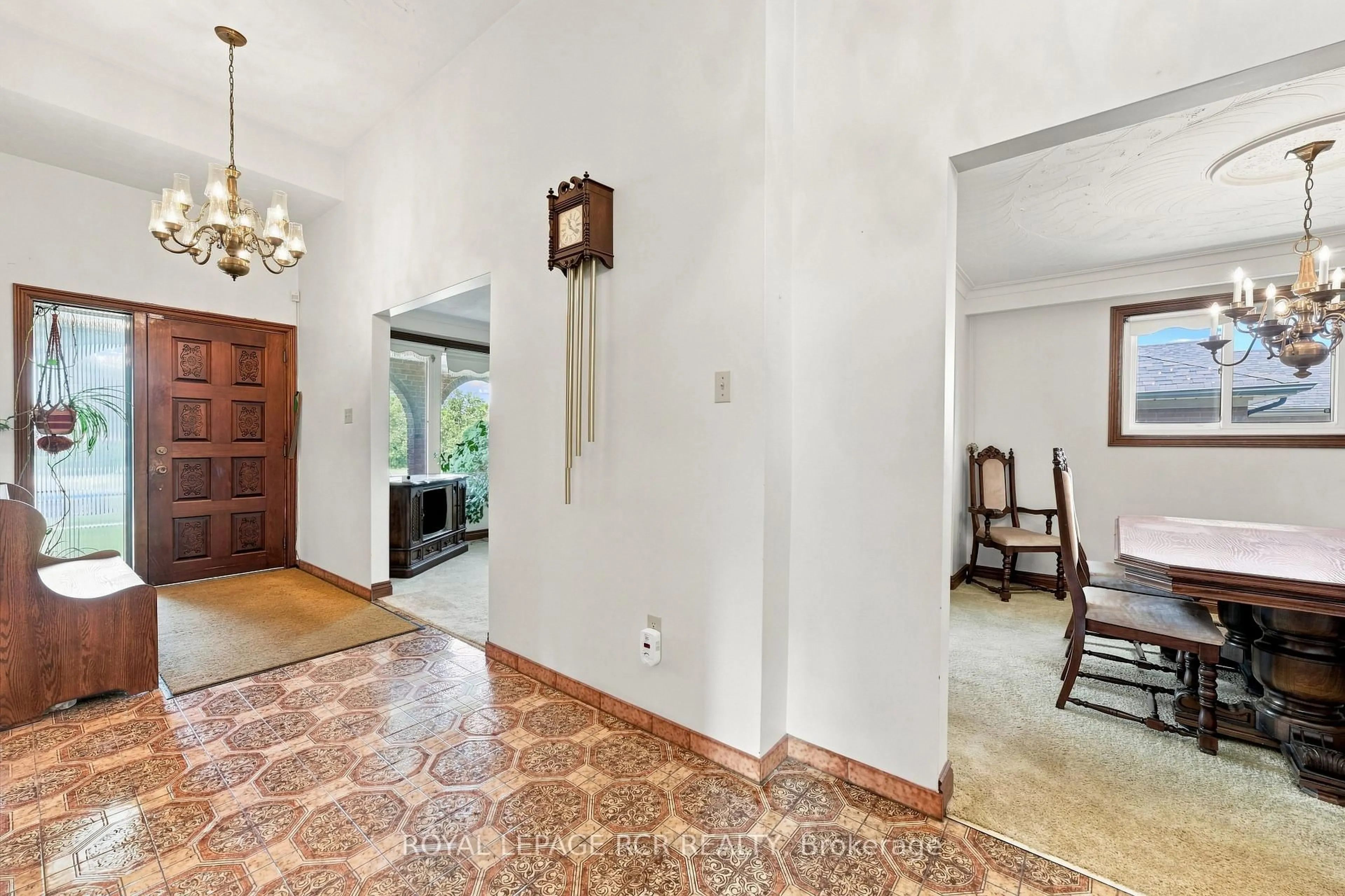 Indoor foyer for 2795 Victoria Park Ave, Toronto Ontario M1W 1A1