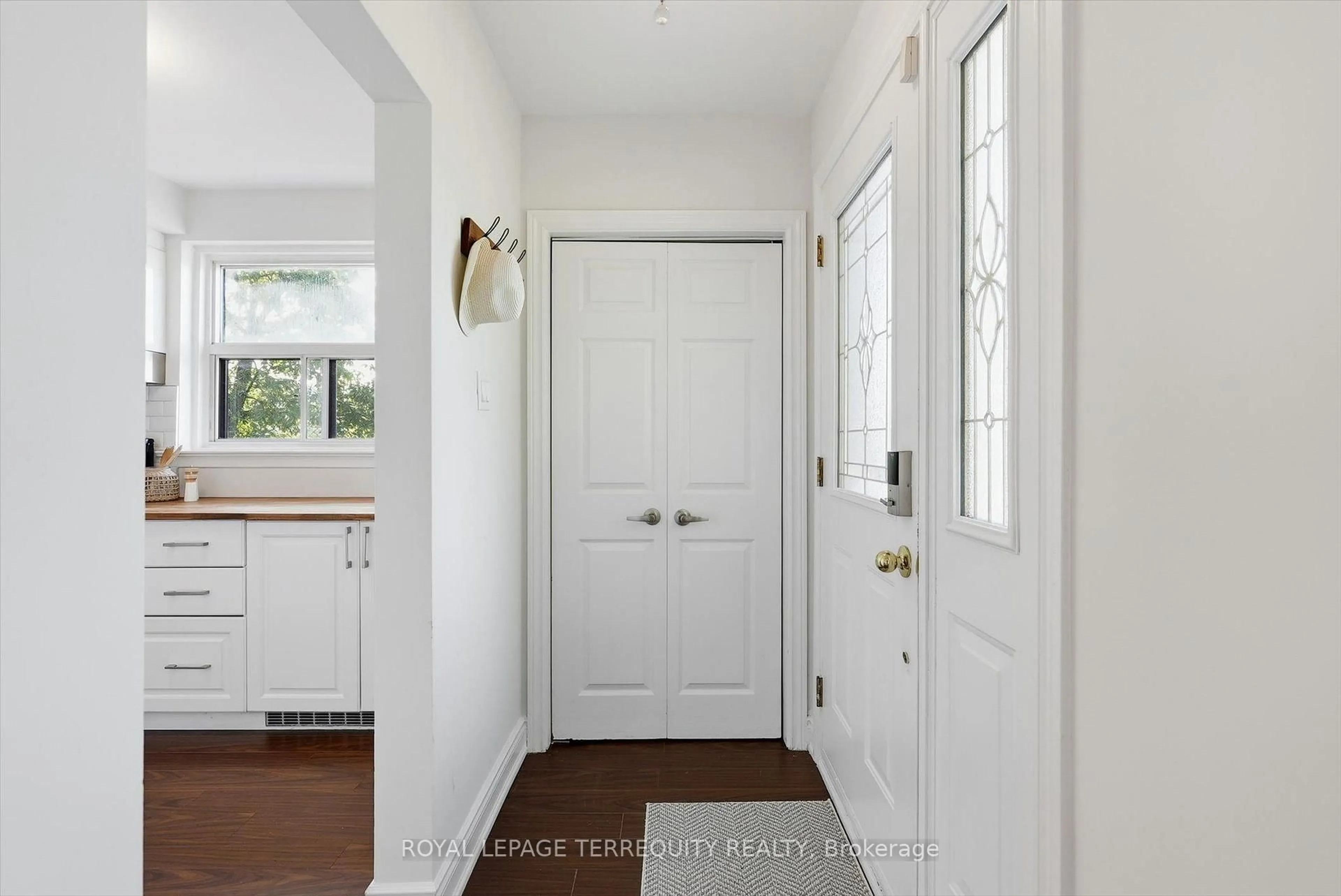 Indoor entryway for 89 Benjamin Blvd, Toronto Ontario M1K 3P2