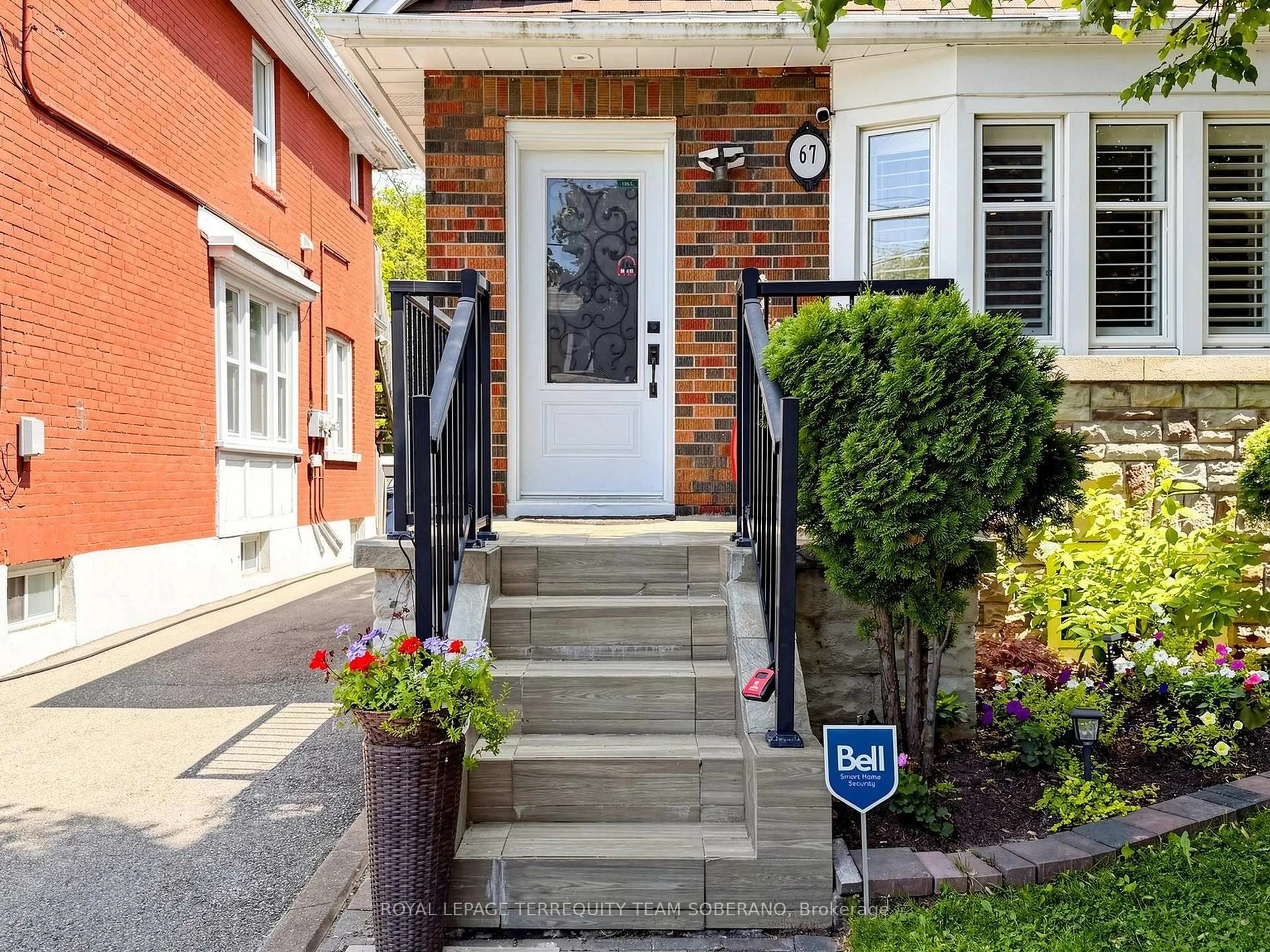 Indoor entryway for 67 Barrington Ave, Toronto Ontario M4C 4Y9