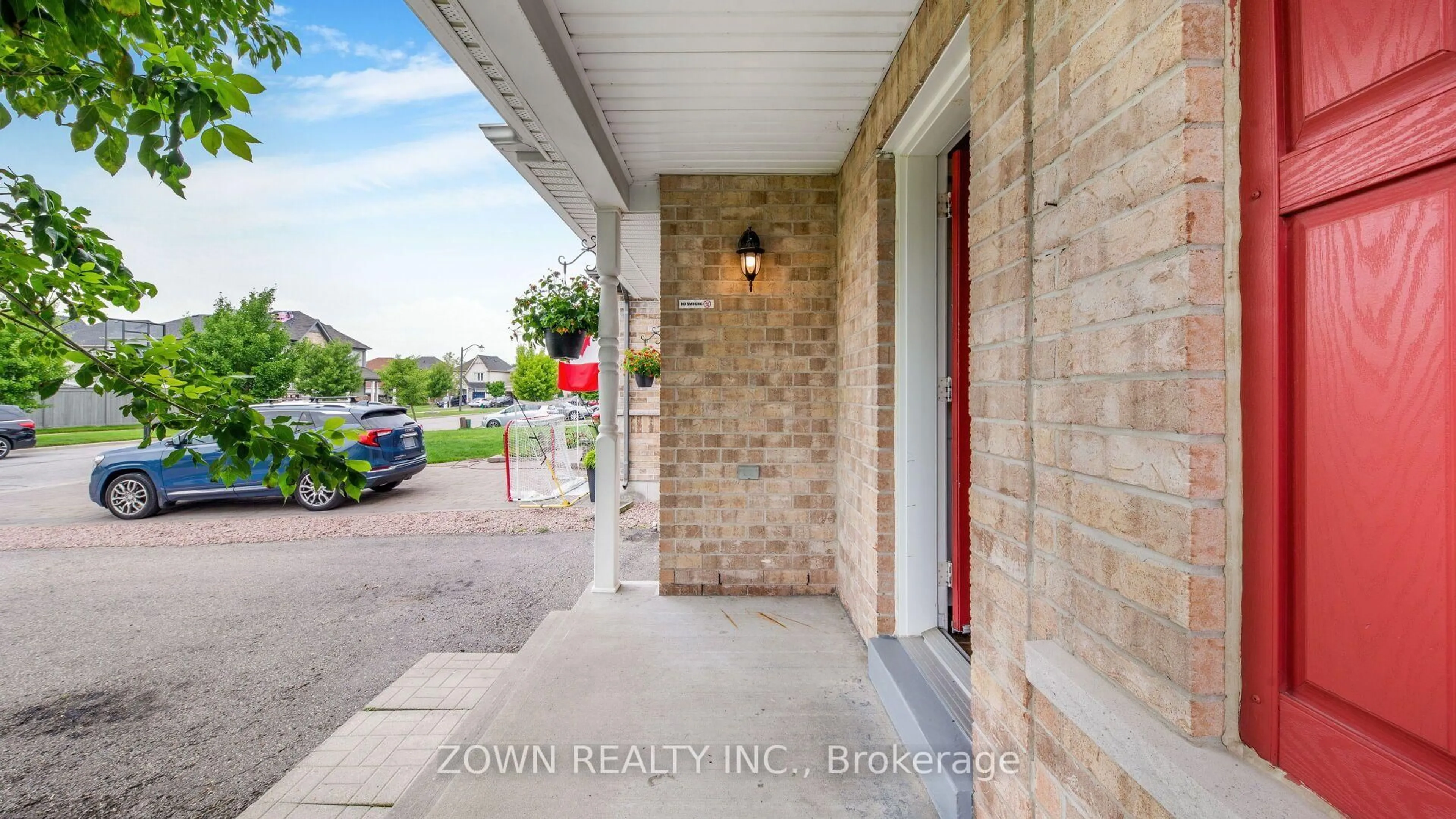 Indoor entryway for 95 Allworth Cres, Clarington Ontario L1C 0B5