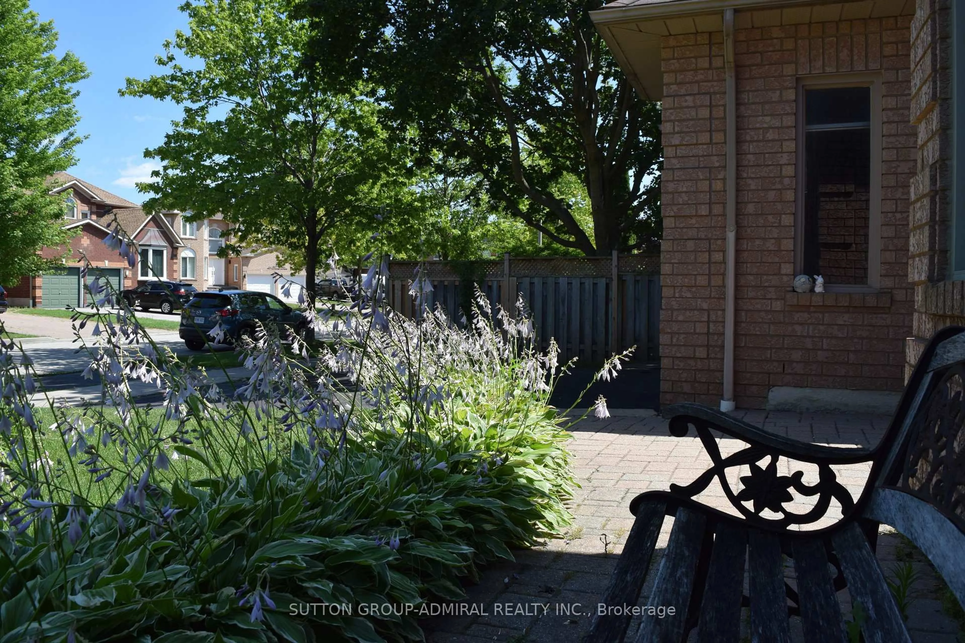 Patio, street for 51 Daines Dr, Whitby Ontario L1R 2E8