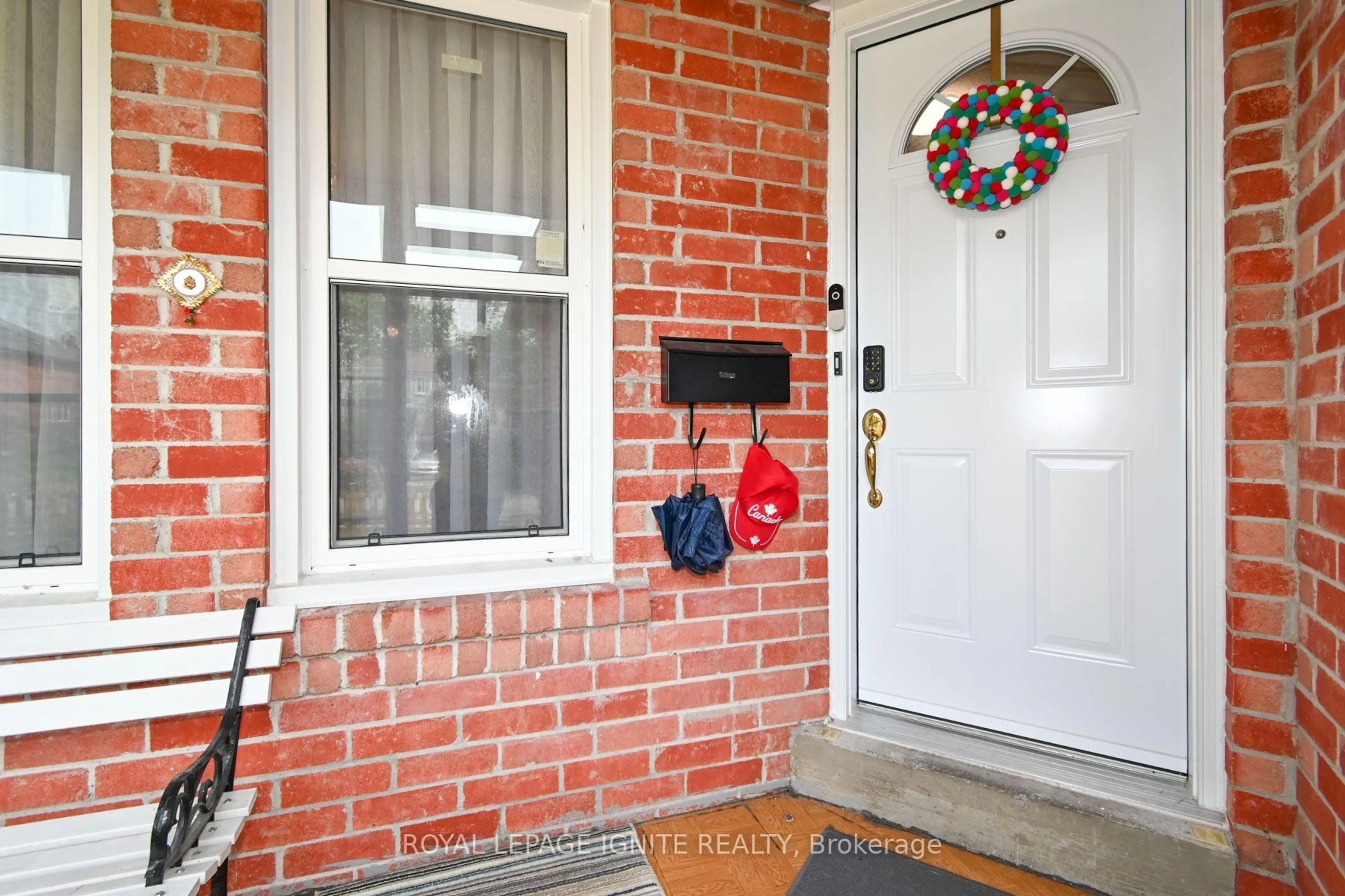 Indoor entryway for 33 Valley Centre Dr, Toronto Ontario M1X 1L3