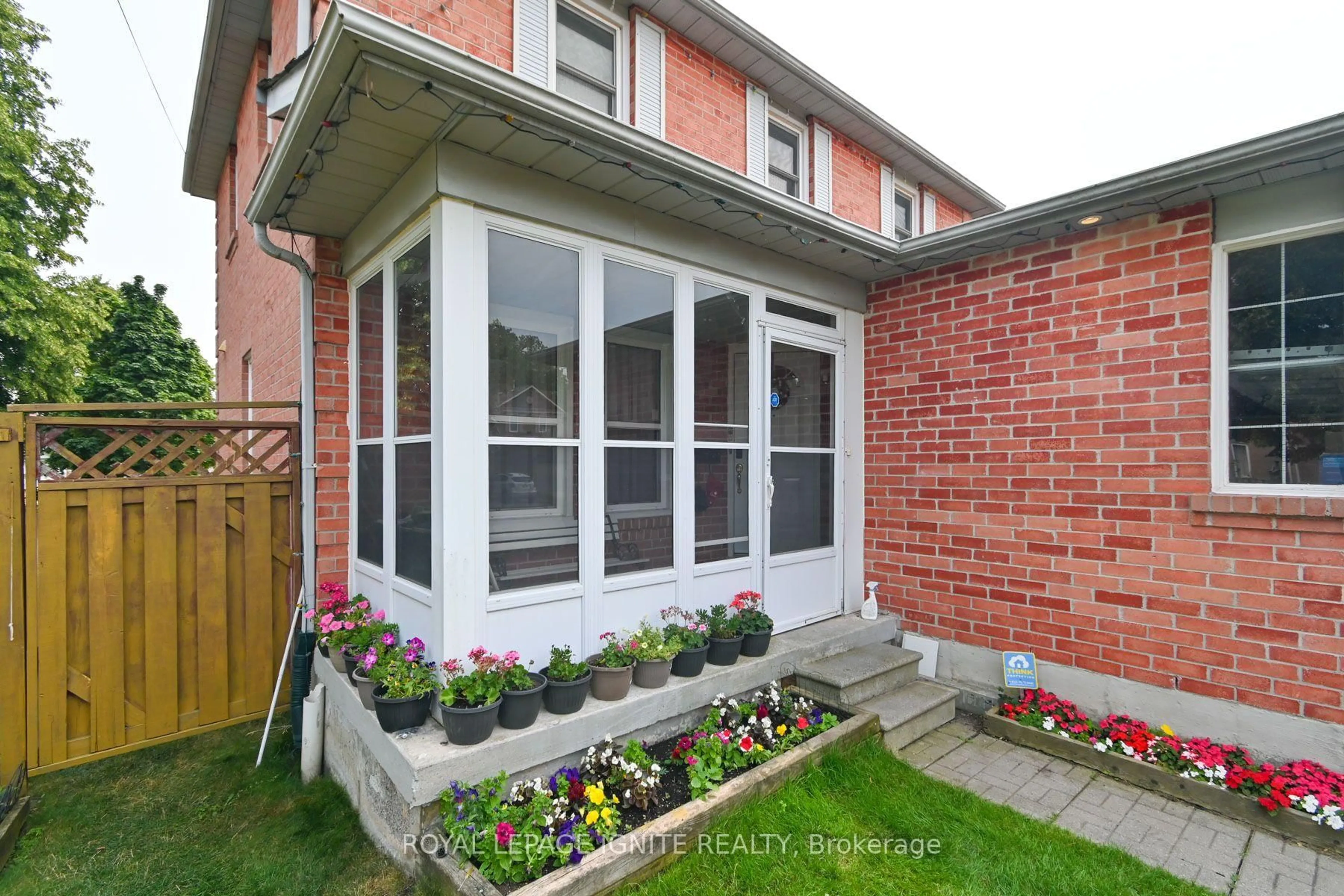 Patio, street for 33 Valley Centre Dr, Toronto Ontario M1X 1L3
