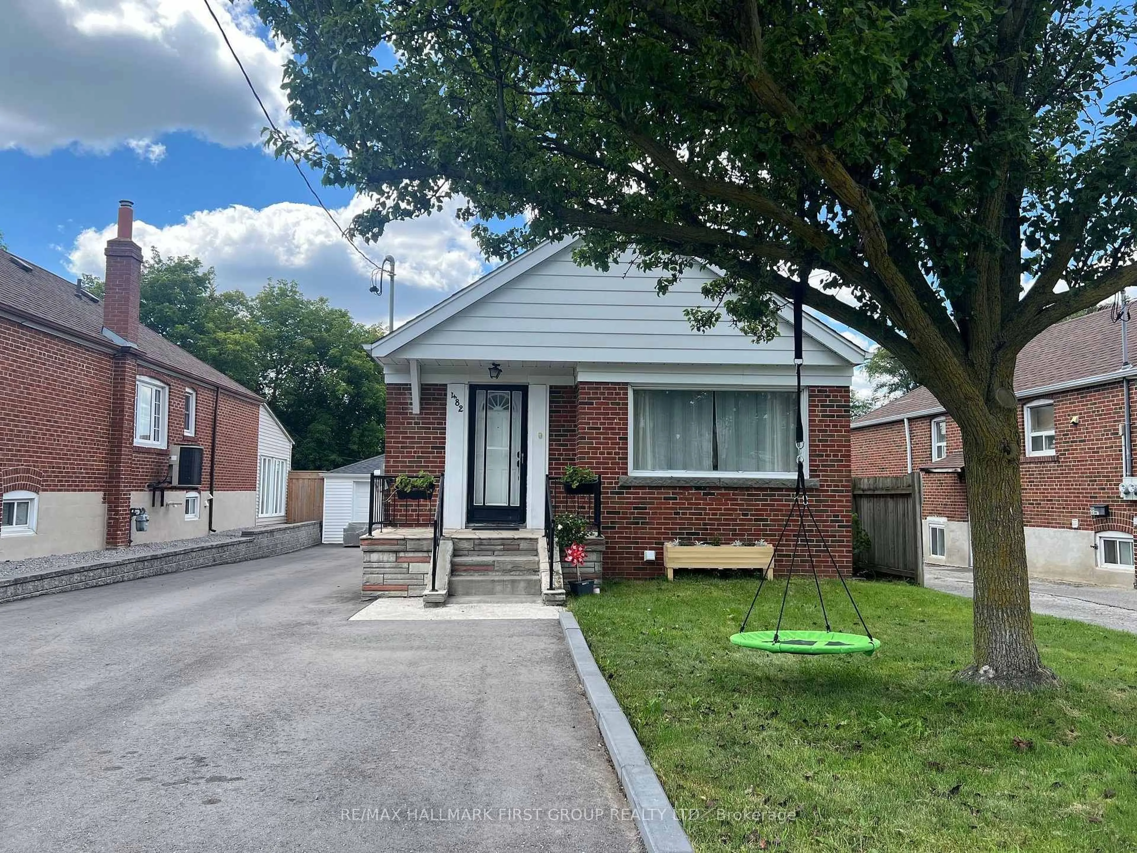 Home with brick exterior material, street for 482 Warden Ave, Toronto Ontario M1L 3Z1