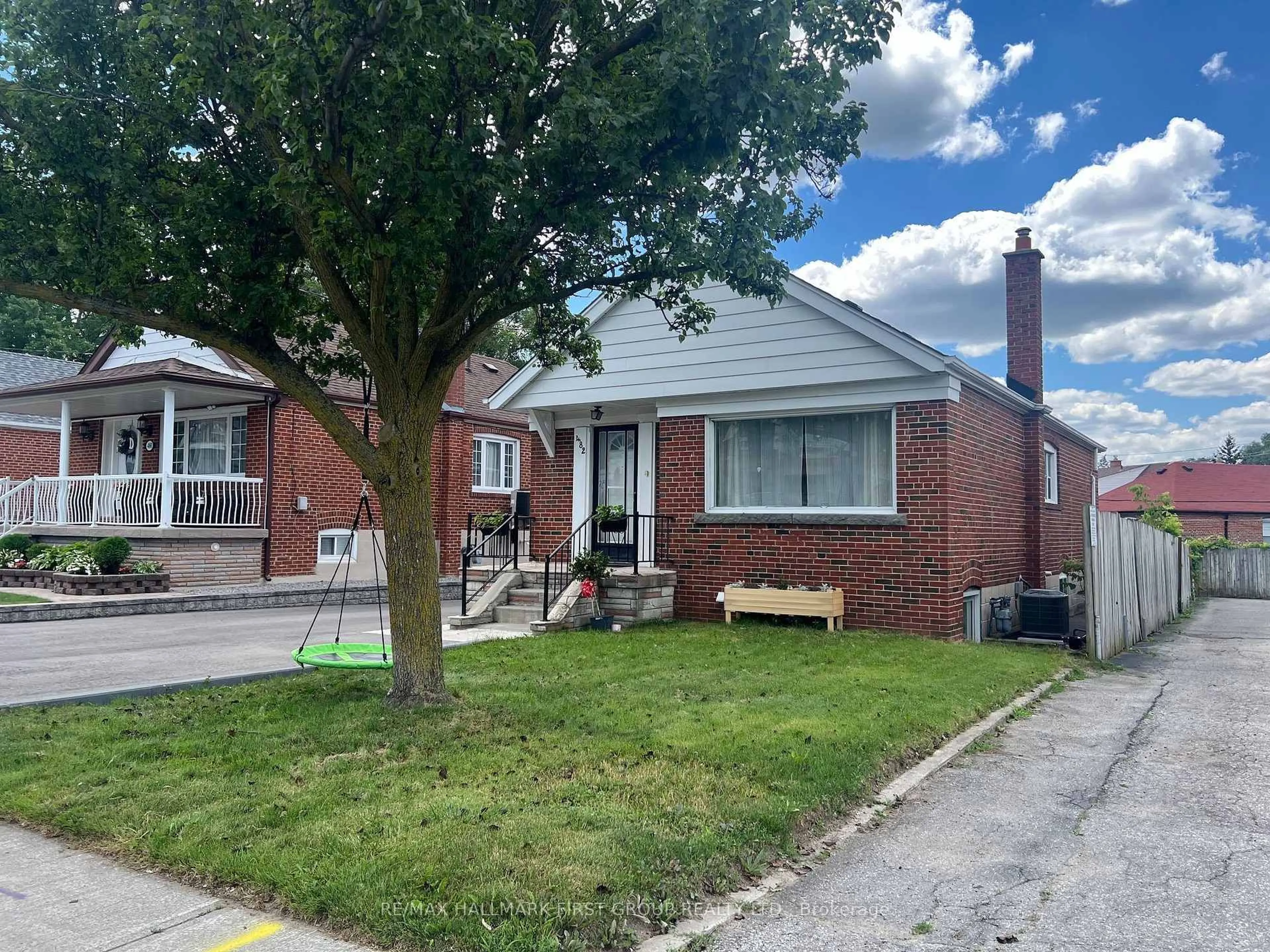 Home with brick exterior material, street for 482 Warden Ave, Toronto Ontario M1L 3Z1
