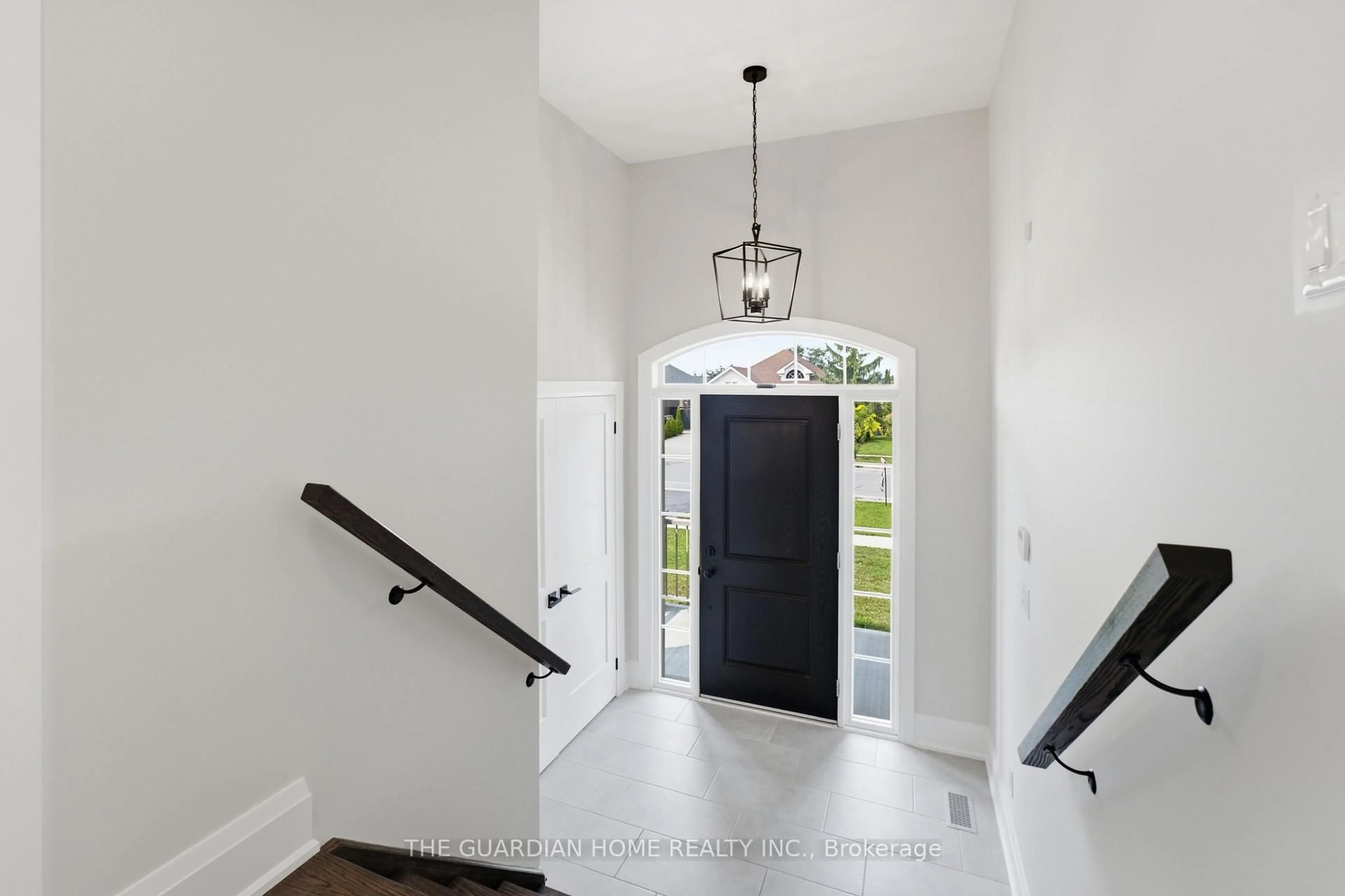 Indoor entryway for 1227 Grandview St, Oshawa Ontario L1K 2S9