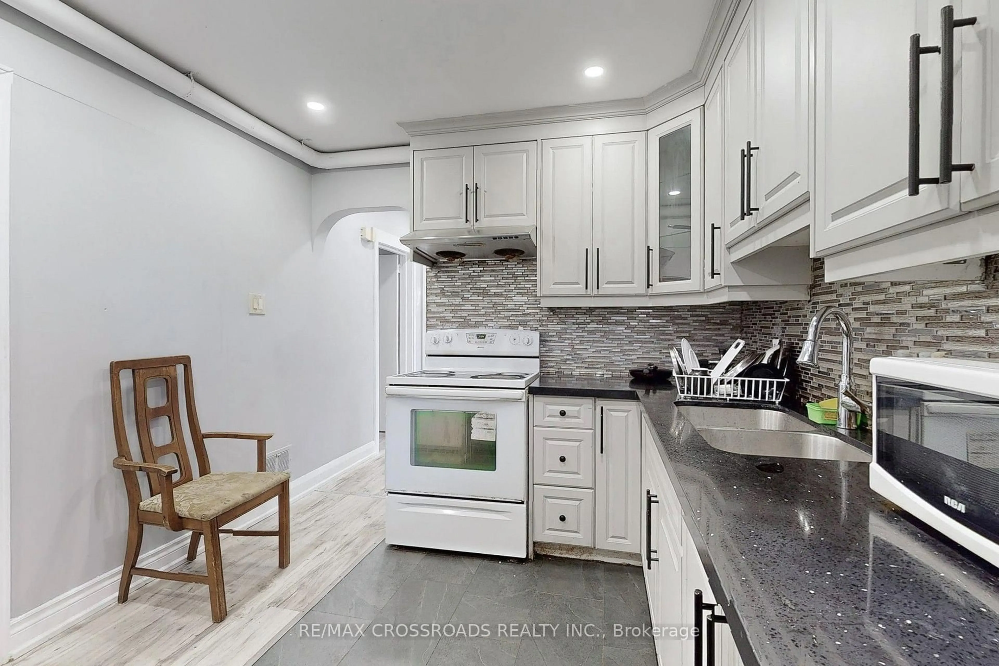 Unknown for 1496 Simcoe St, Oshawa Ontario L1G 4X7