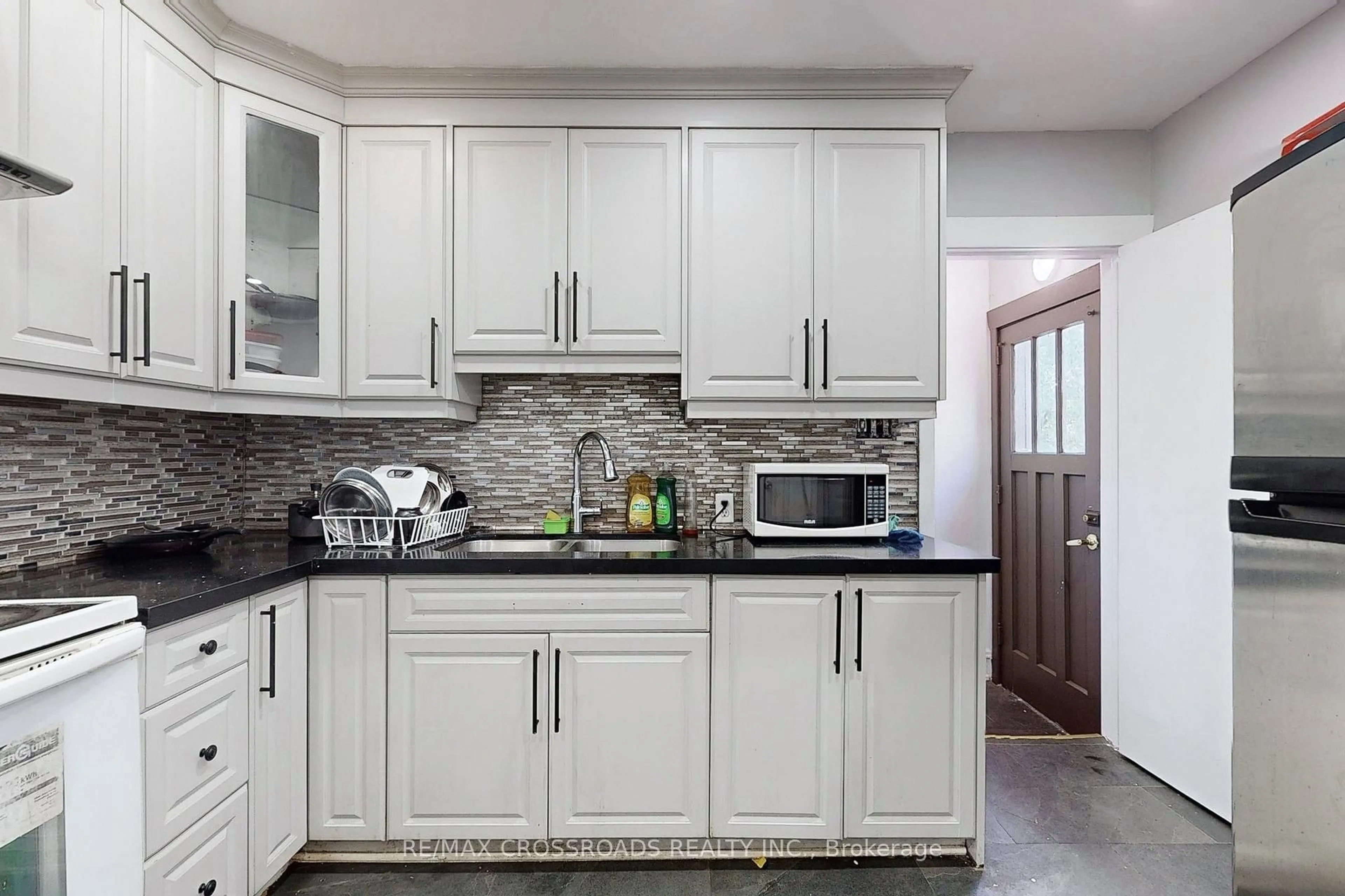 Contemporary kitchen, ceramic/tile floor for 1496 Simcoe St, Oshawa Ontario L1G 4X7