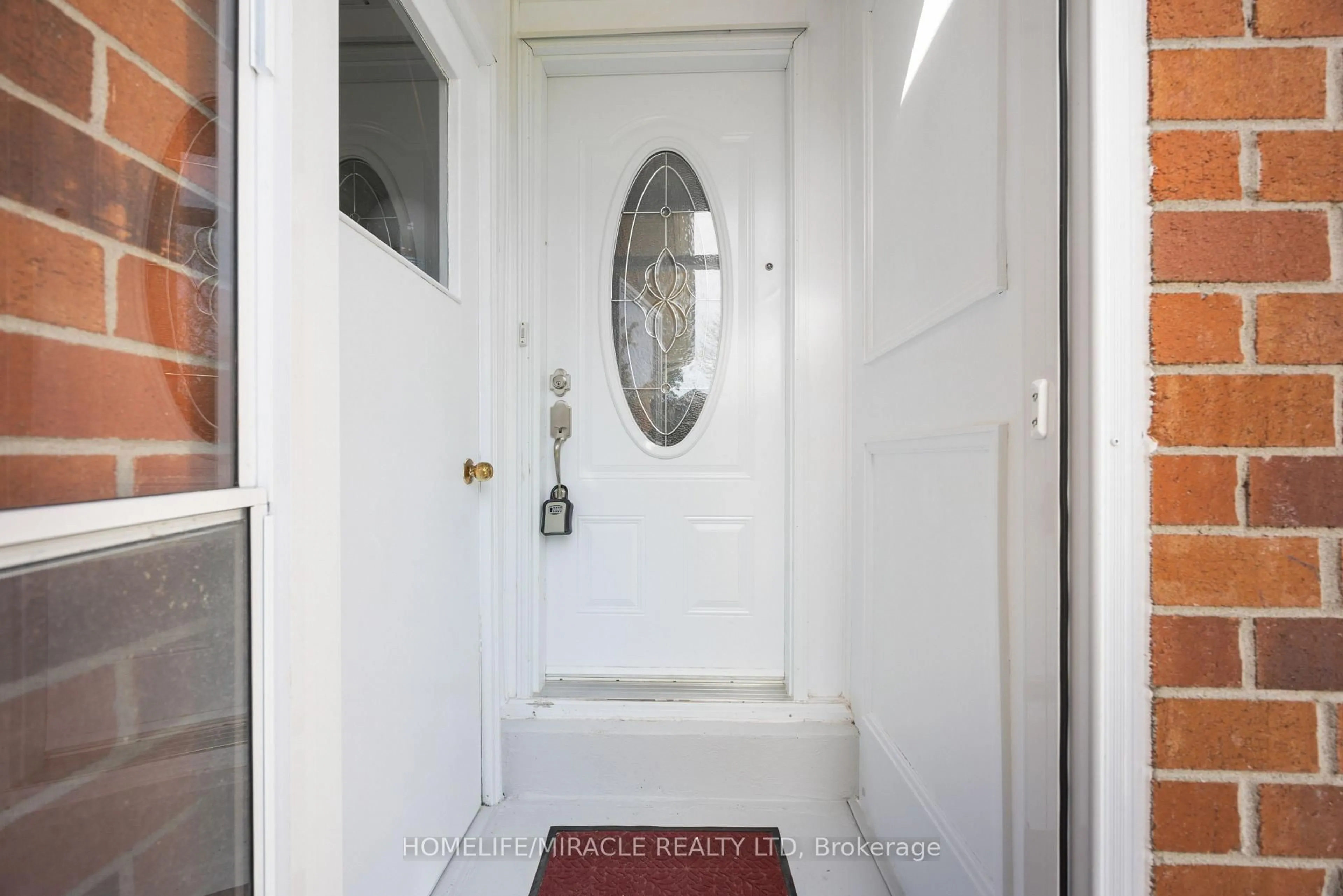 Indoor entryway for 8 Lansbury Dr, Toronto Ontario M1V 3H6