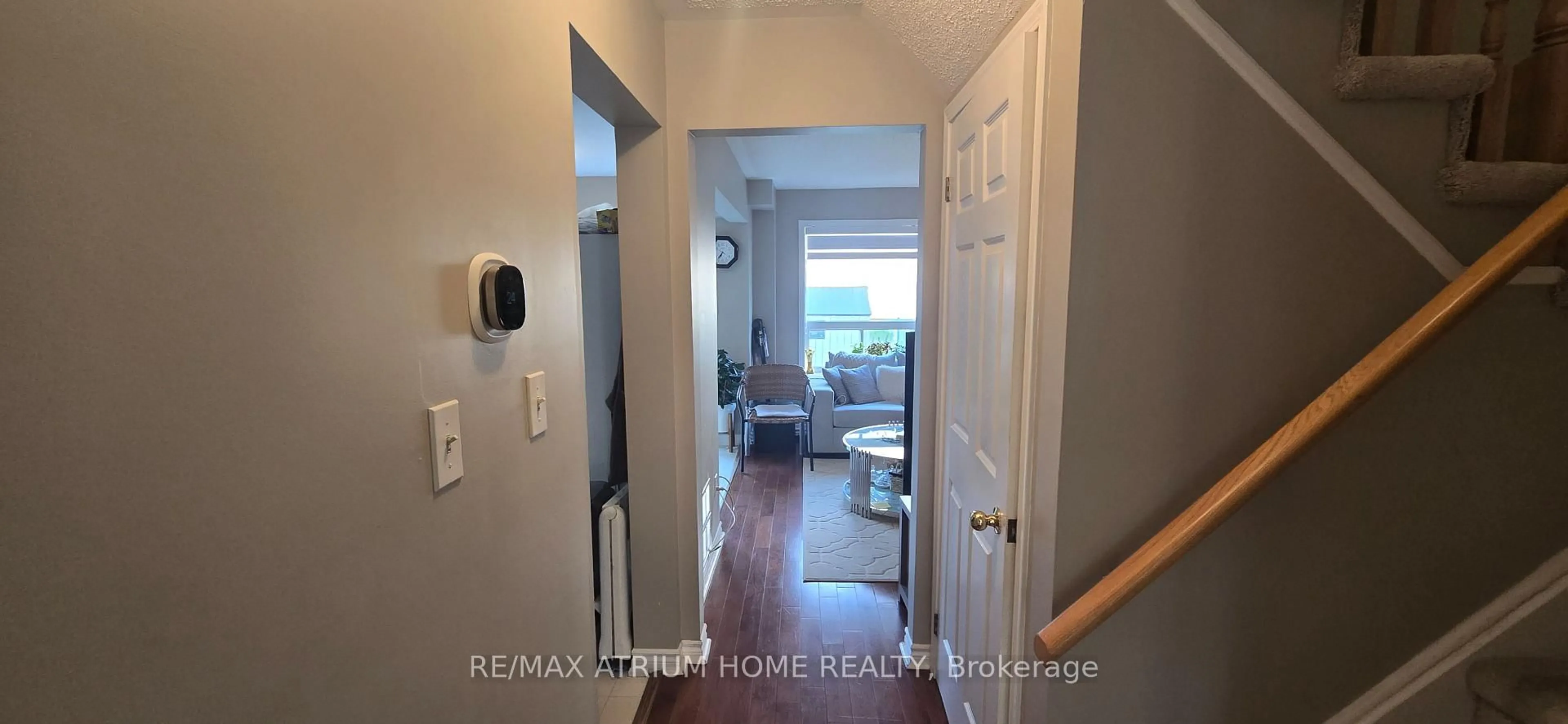 Indoor entryway for 431 Drew St, Oshawa Ontario L1H 8W6