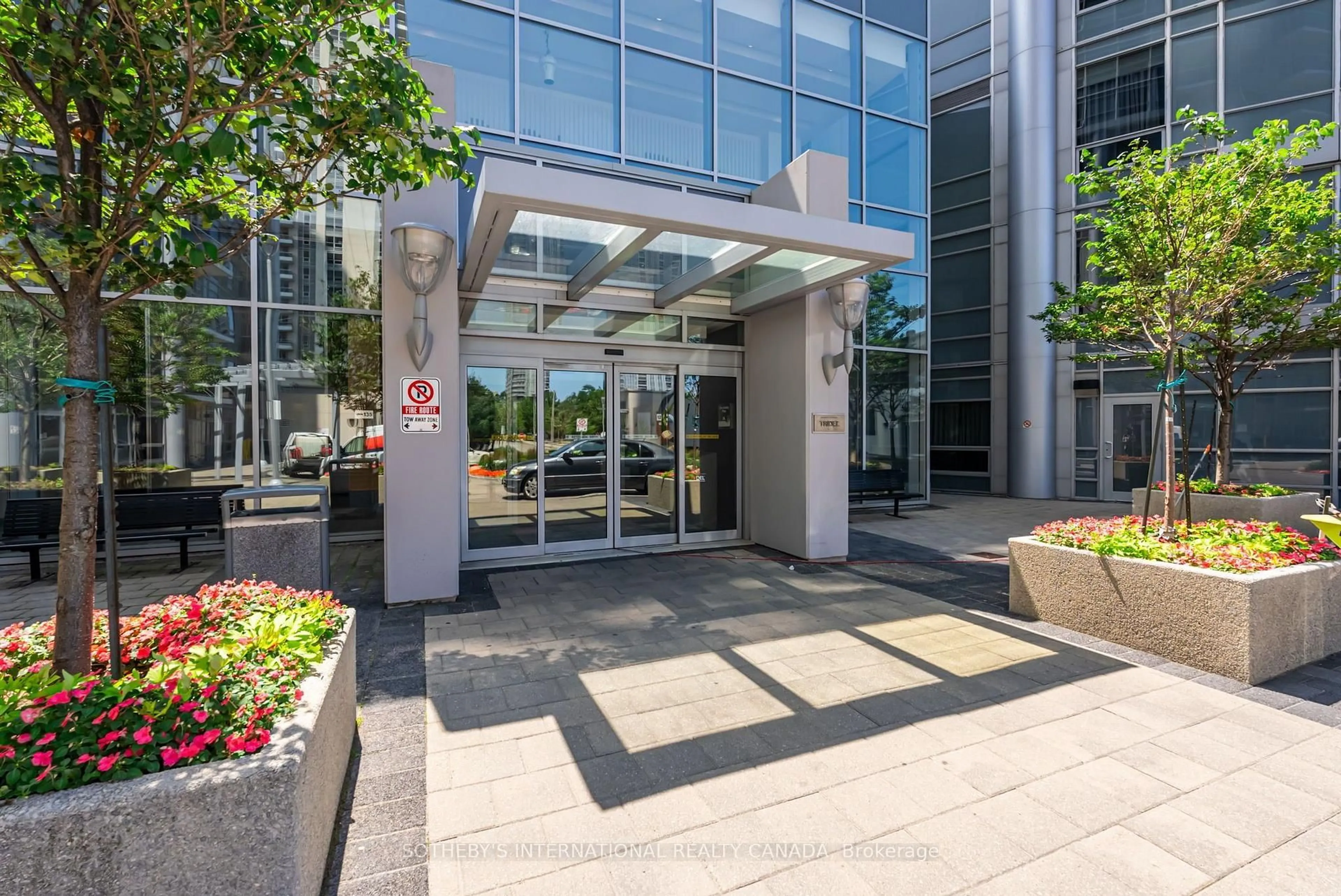 Indoor foyer for 135 Village Green Sq #519, Toronto Ontario M1S 0G4