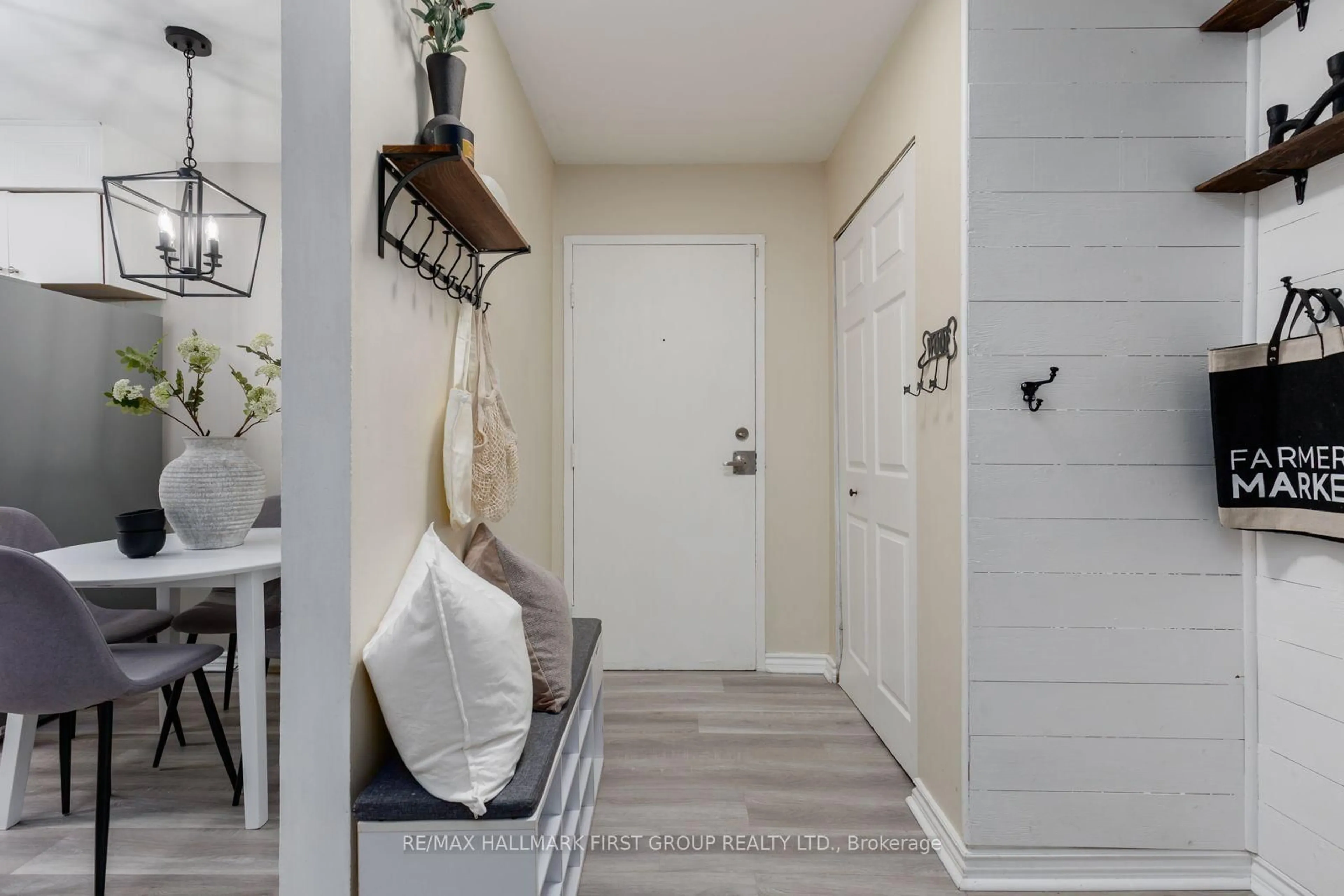 Indoor entryway for 1300 Oxford St #45, Oshawa Ontario L1J 6C5