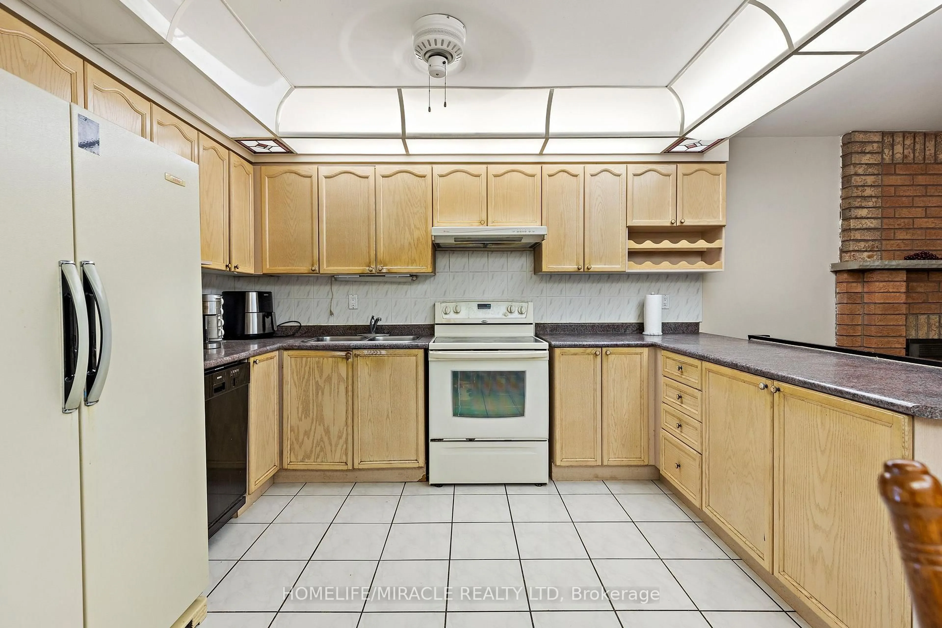 Standard kitchen, unknown for 33 Torrens Ave, Toronto Ontario M4K 2H9